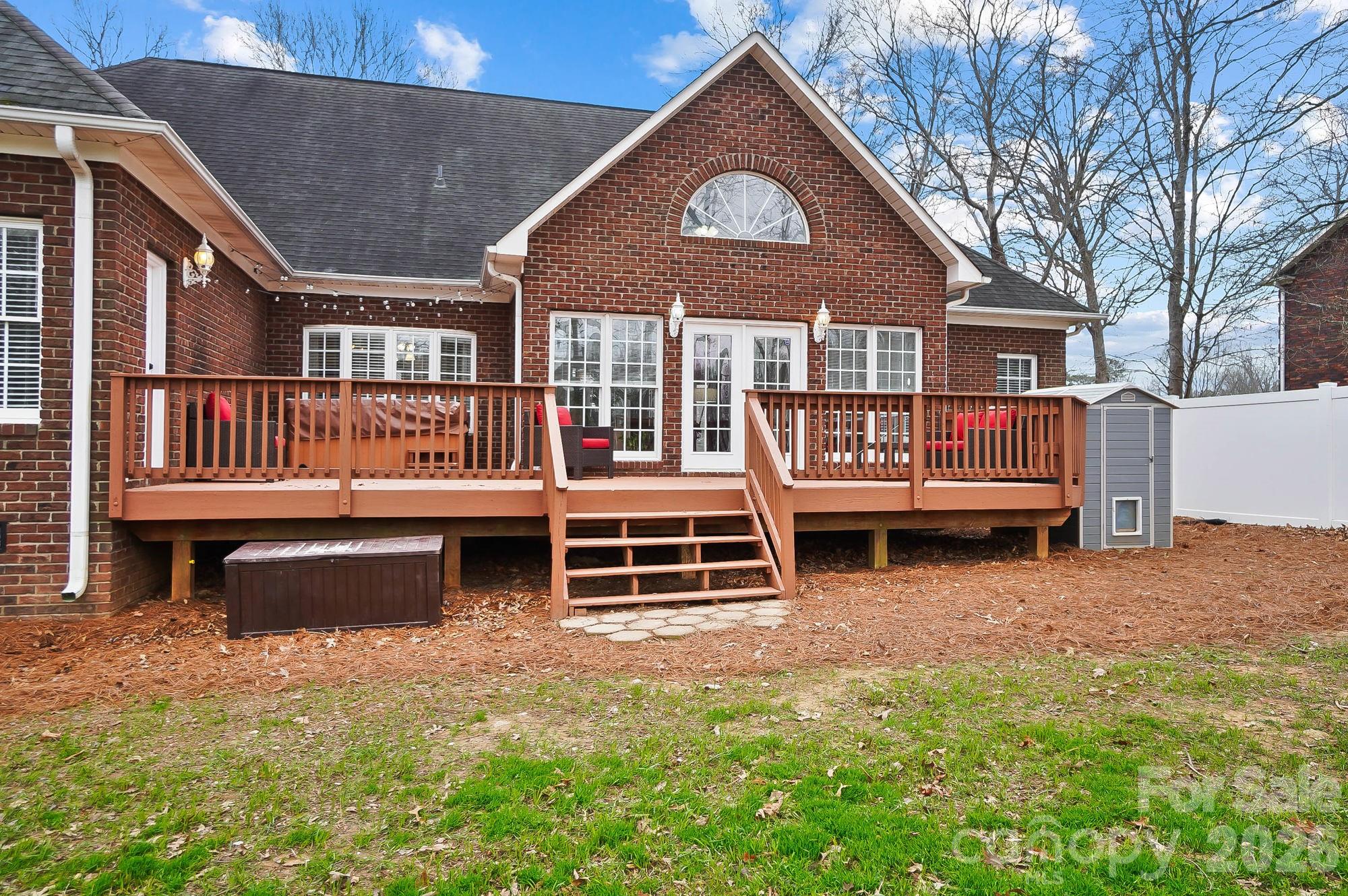main property photo 40
