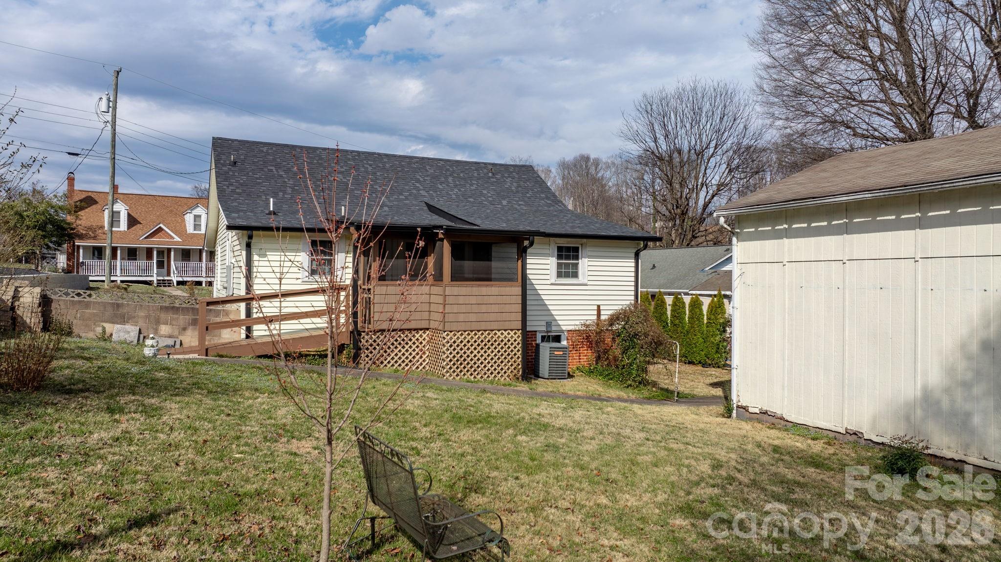 main property photo 28