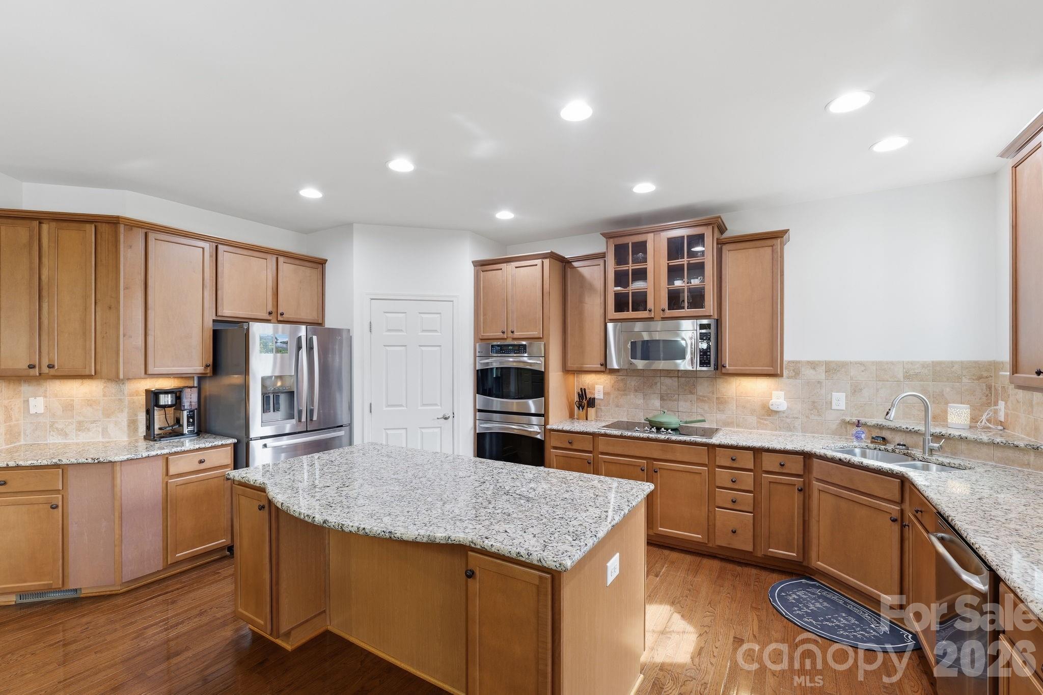 main property photo 14