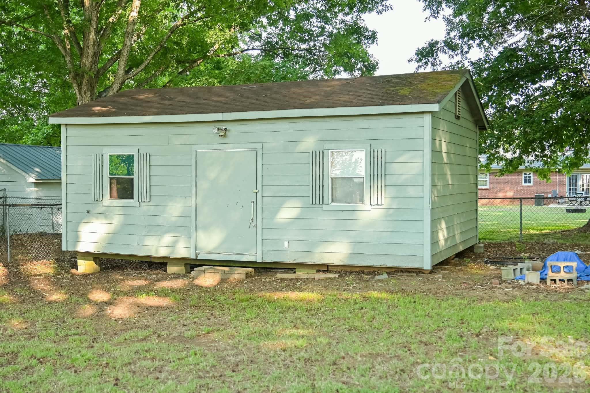 main property photo 28