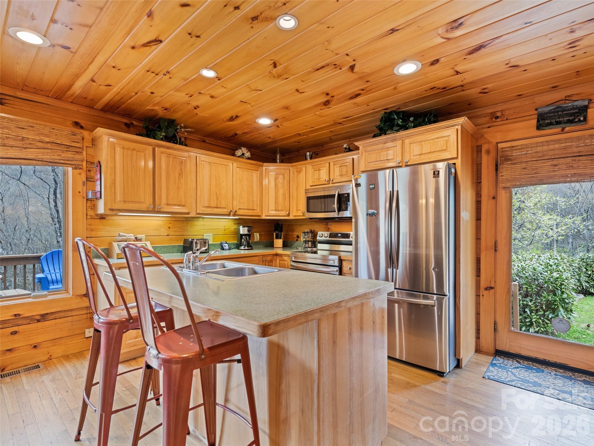 main property photo 7