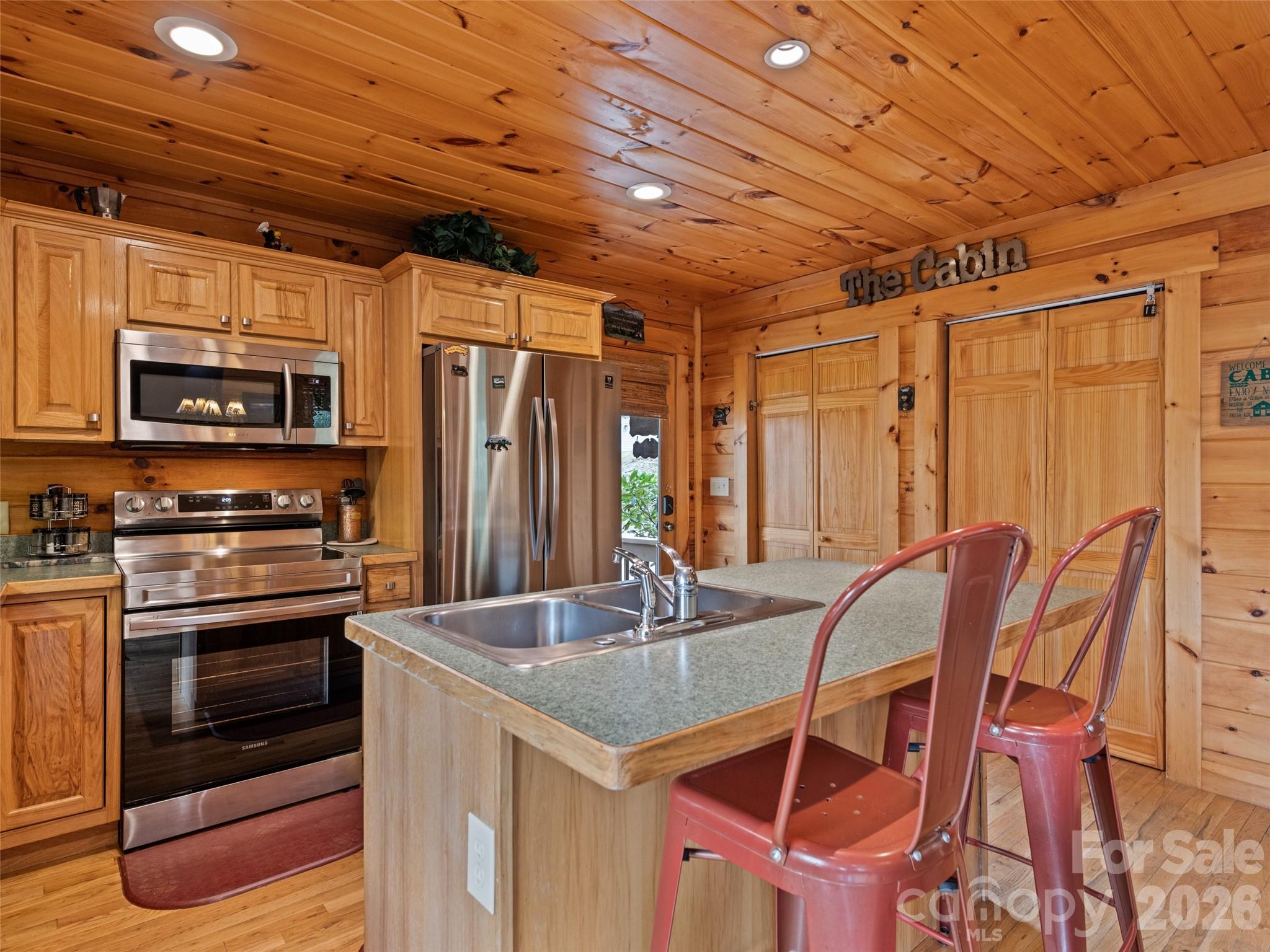 main property photo 8