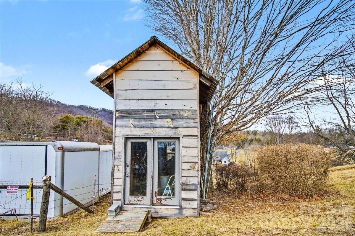 main property photo 32
