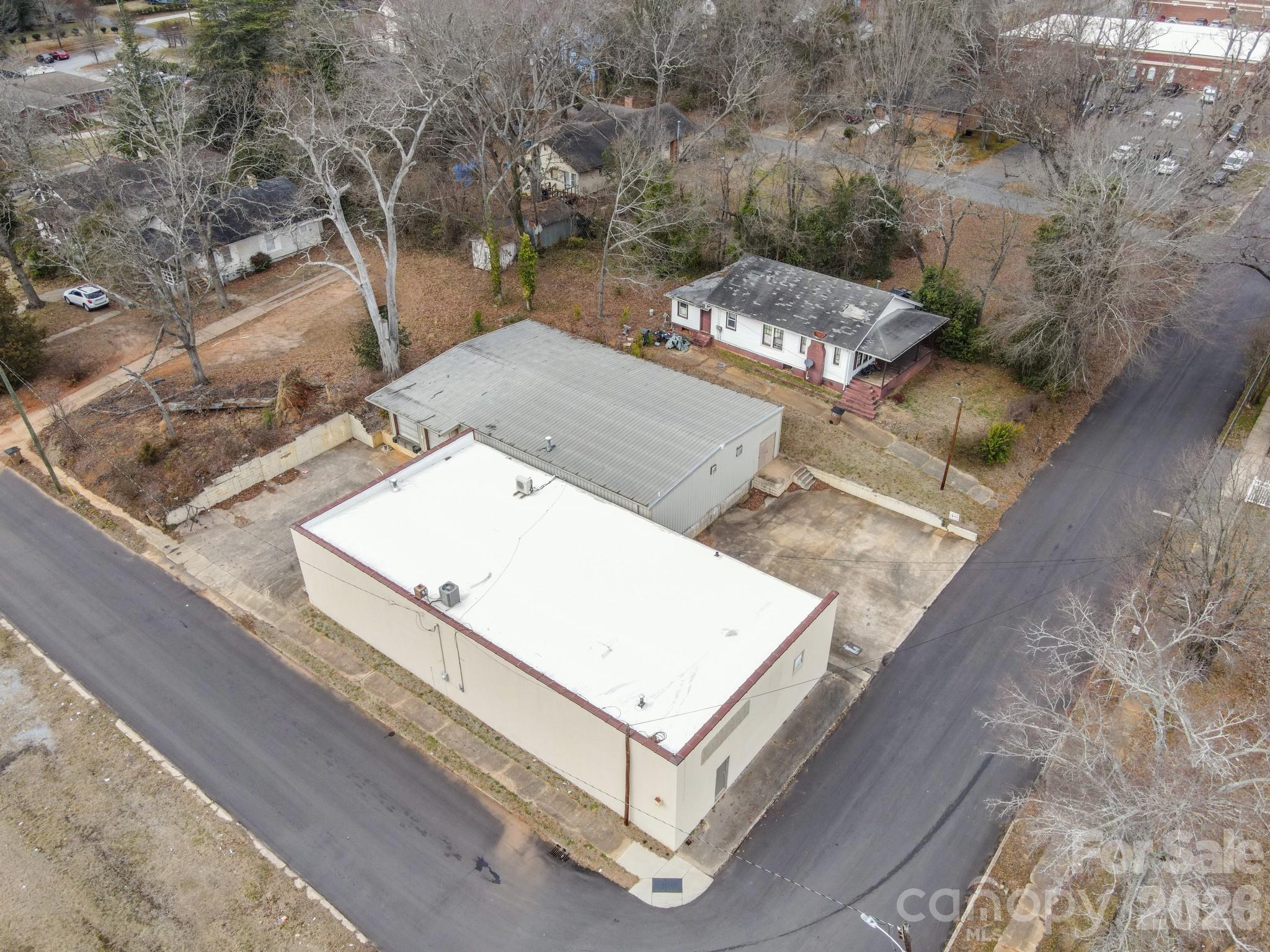 main property photo 13