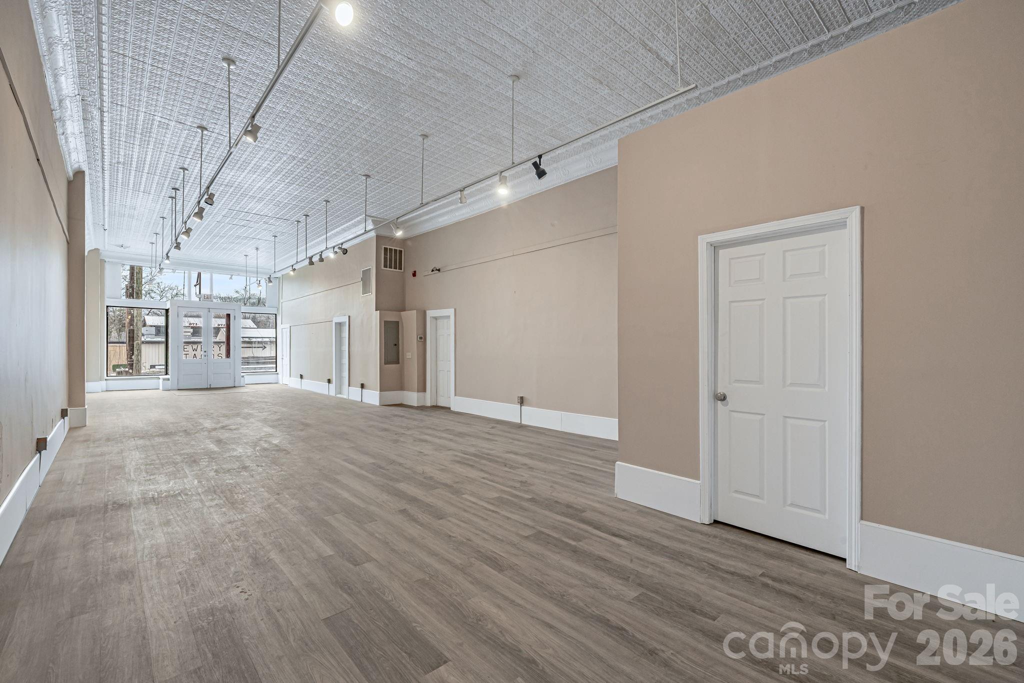 main property photo 18