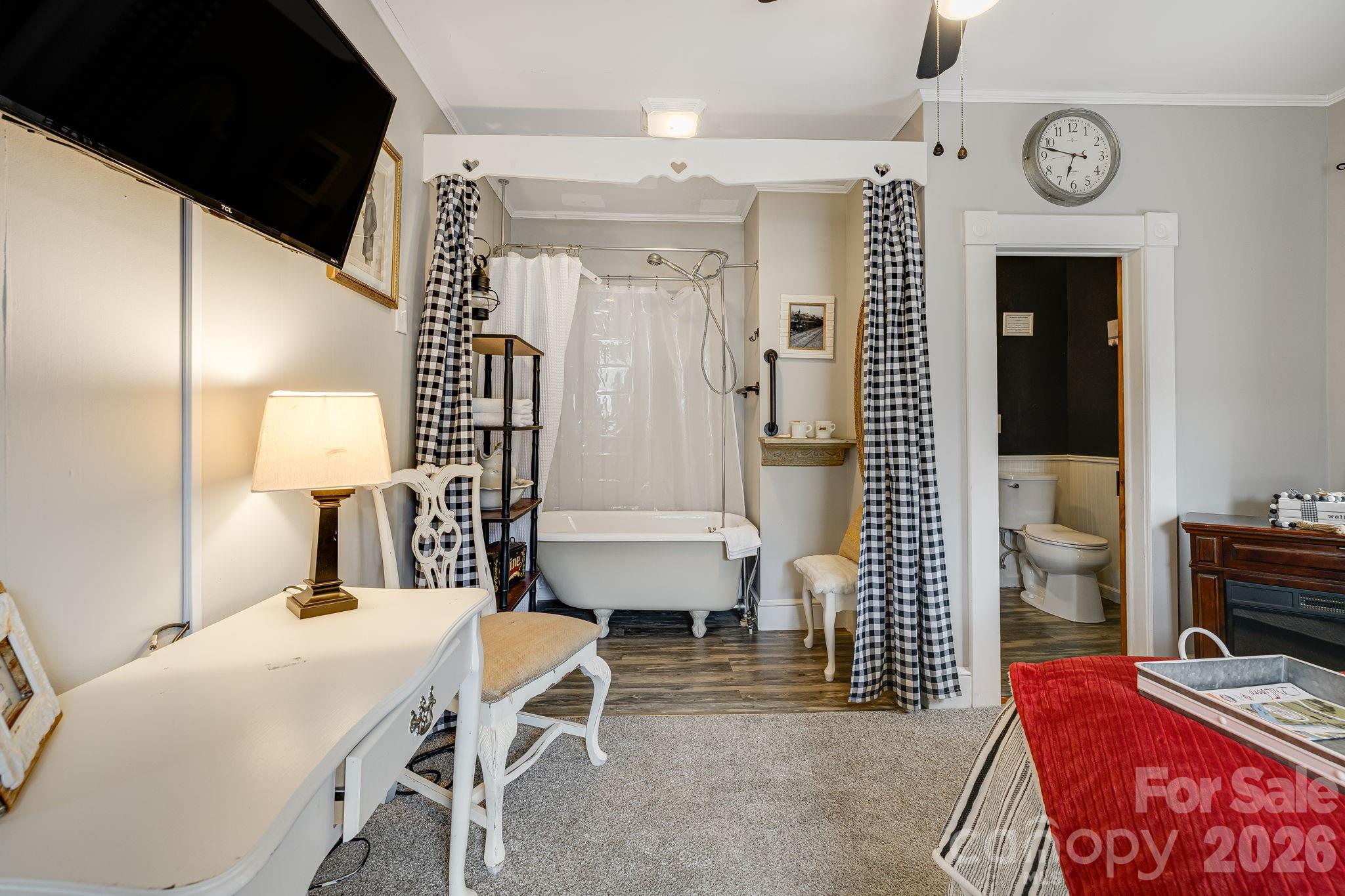 main property photo 40
