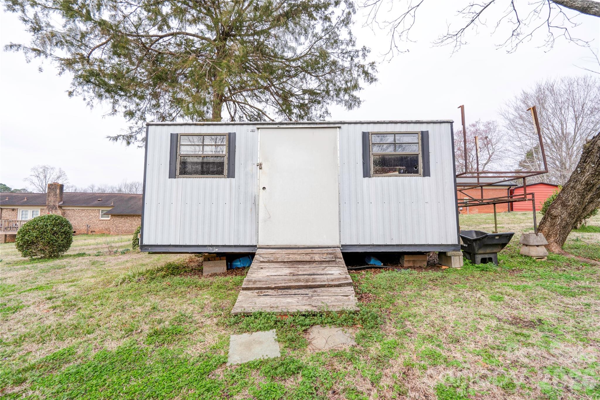 main property photo 40