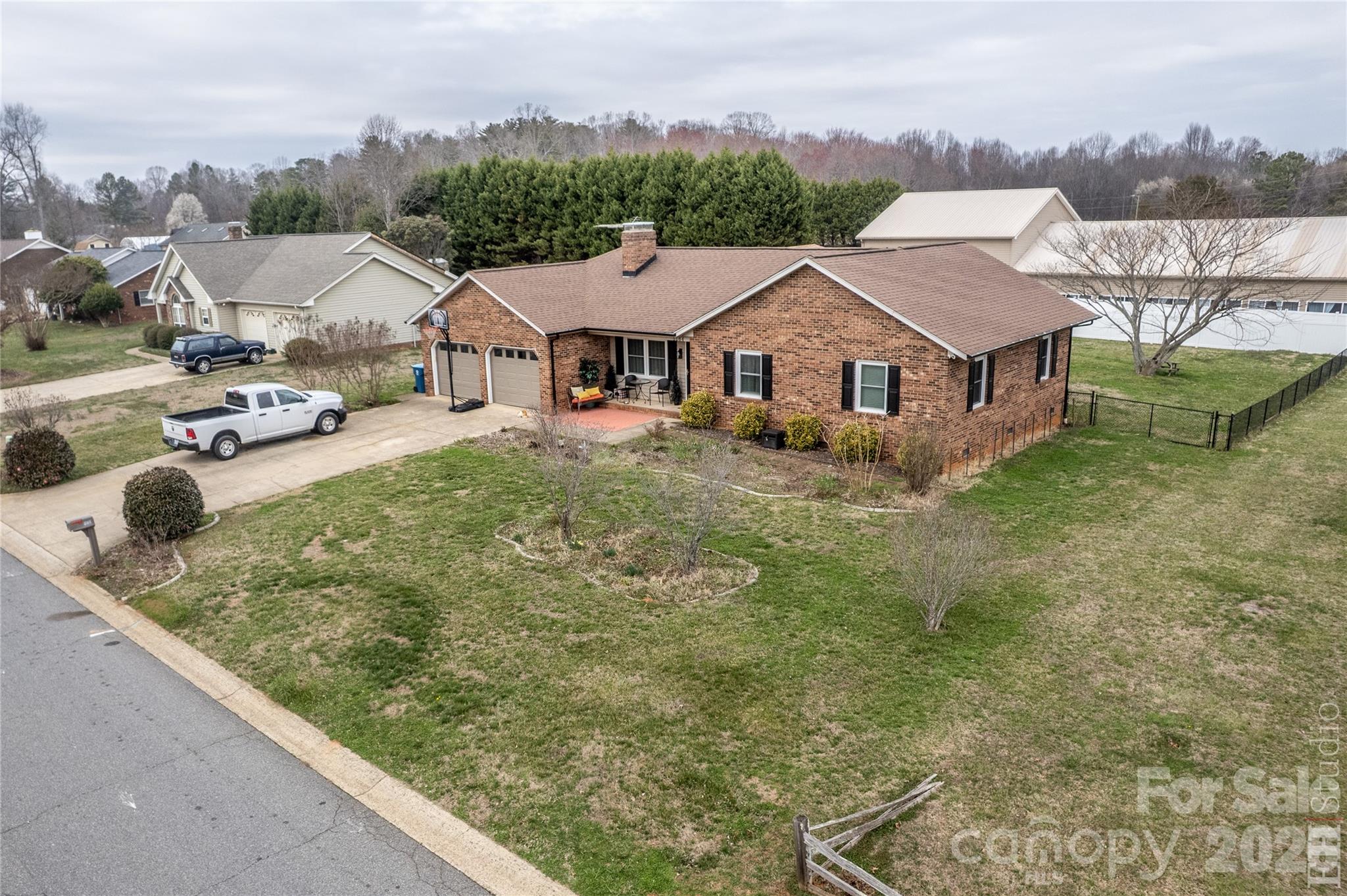 main property photo 34
