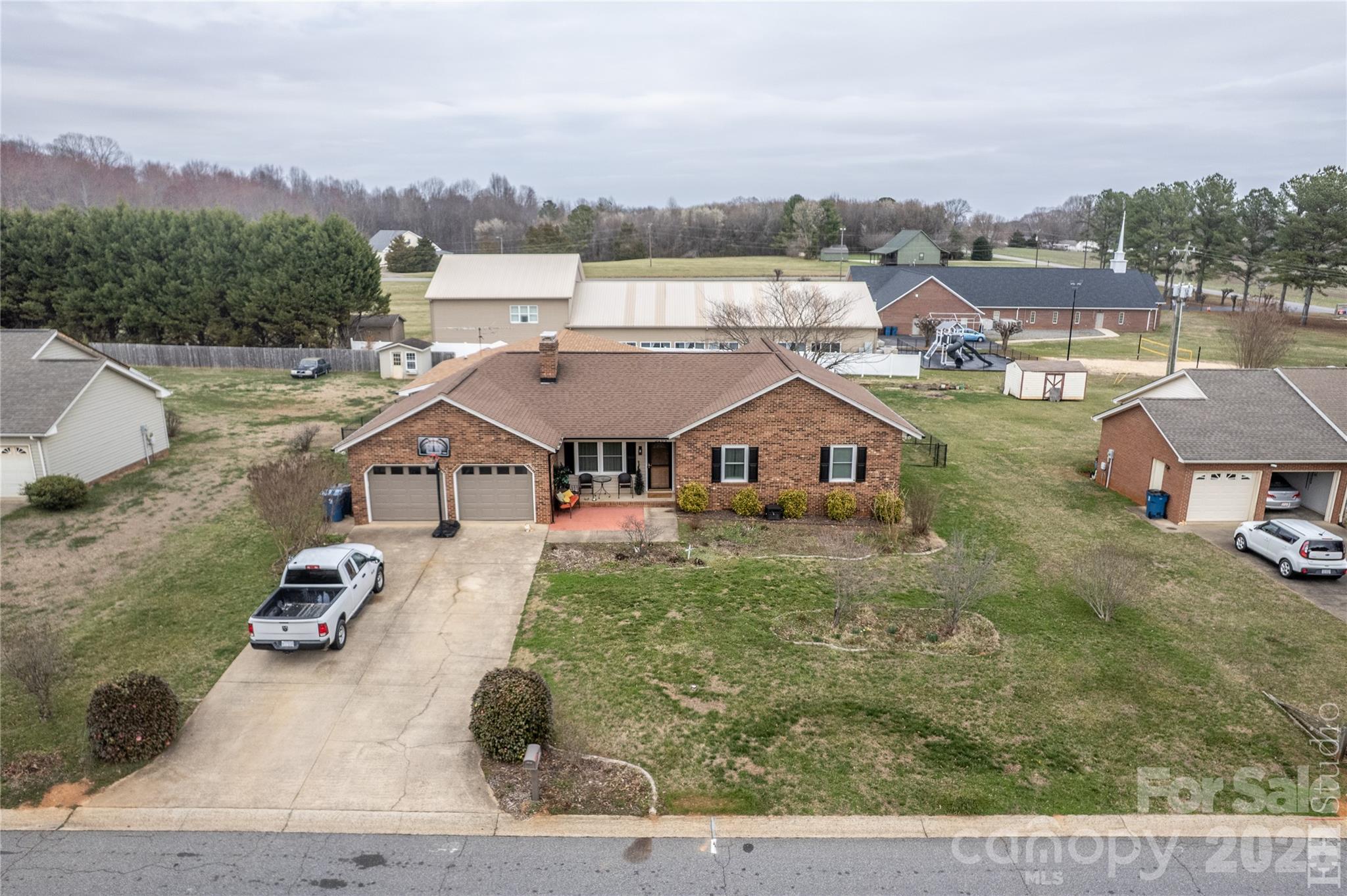 main property photo 35