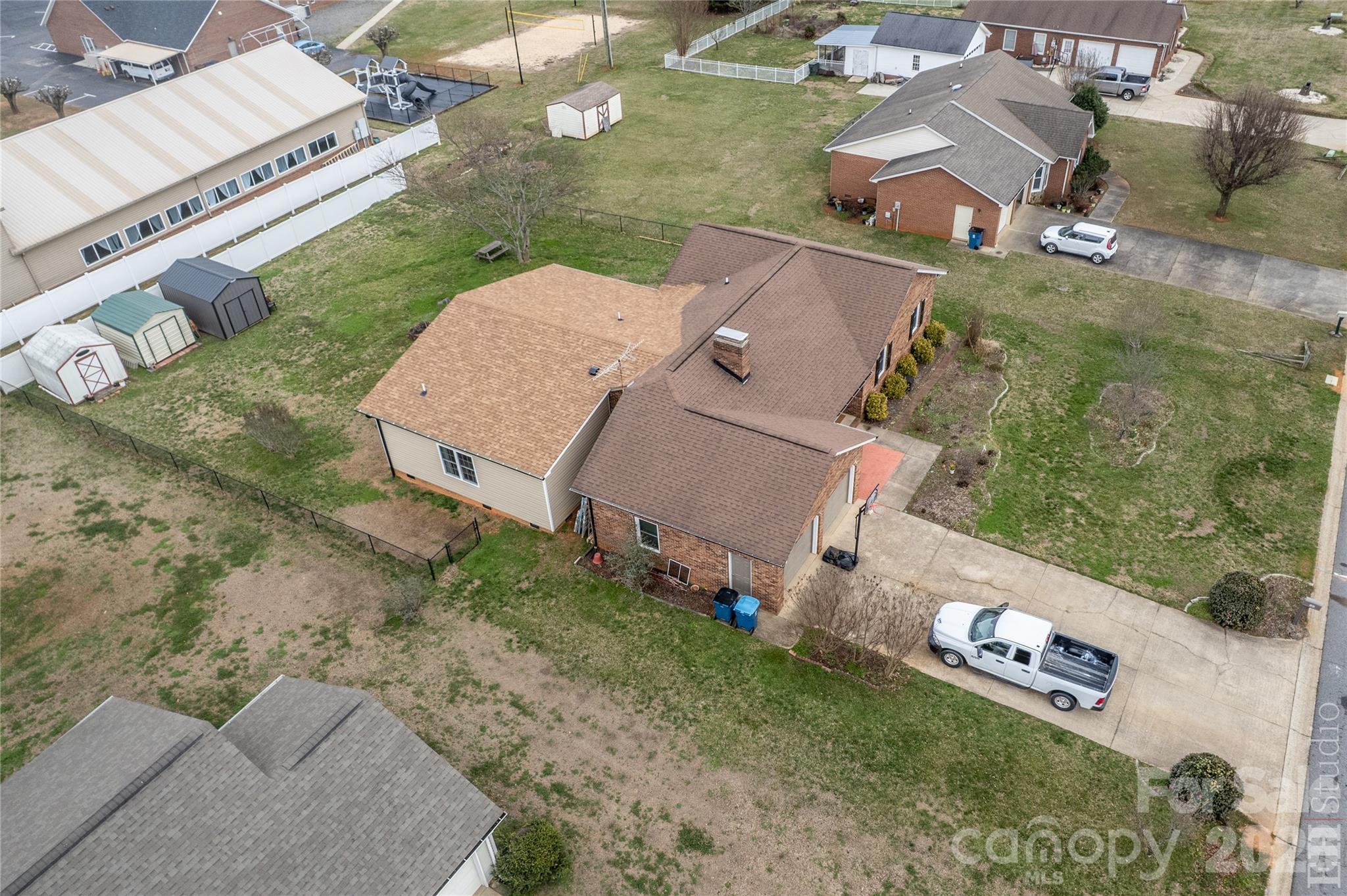 main property photo 37