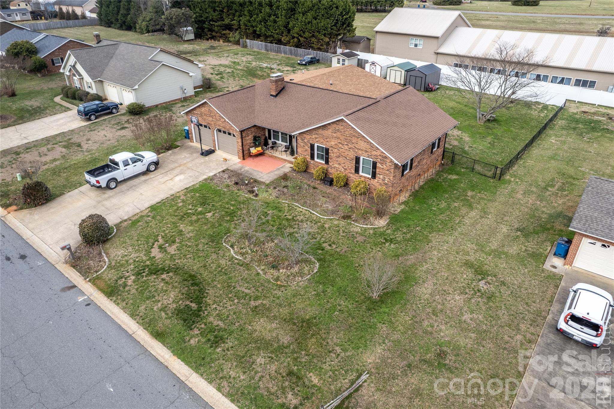 main property photo 45