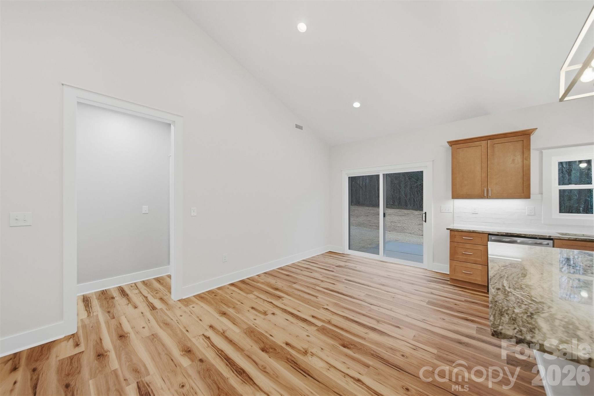 property viewer photo 18