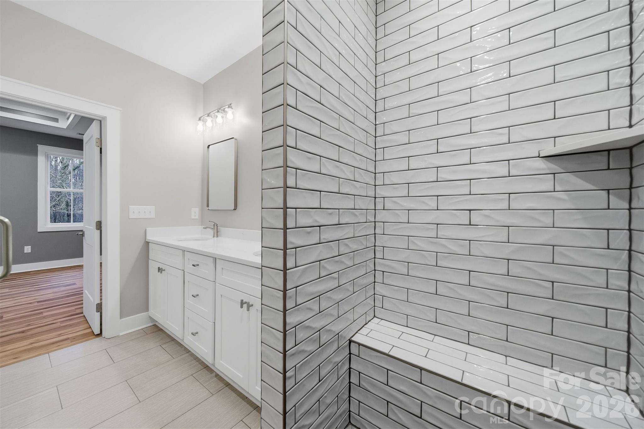 property viewer photo 25