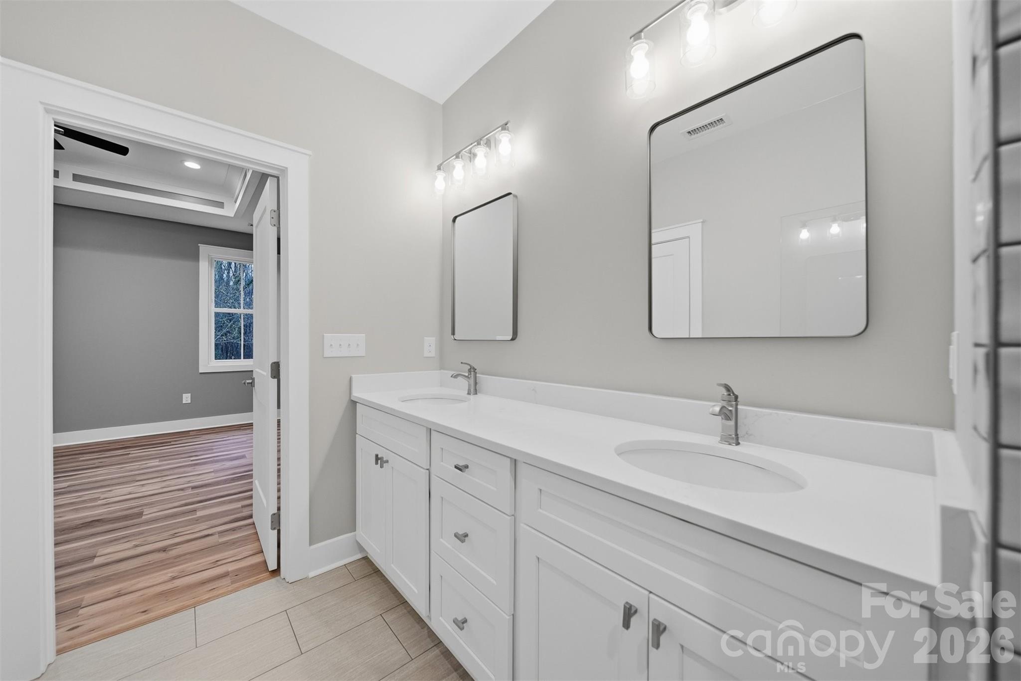 property viewer photo 26