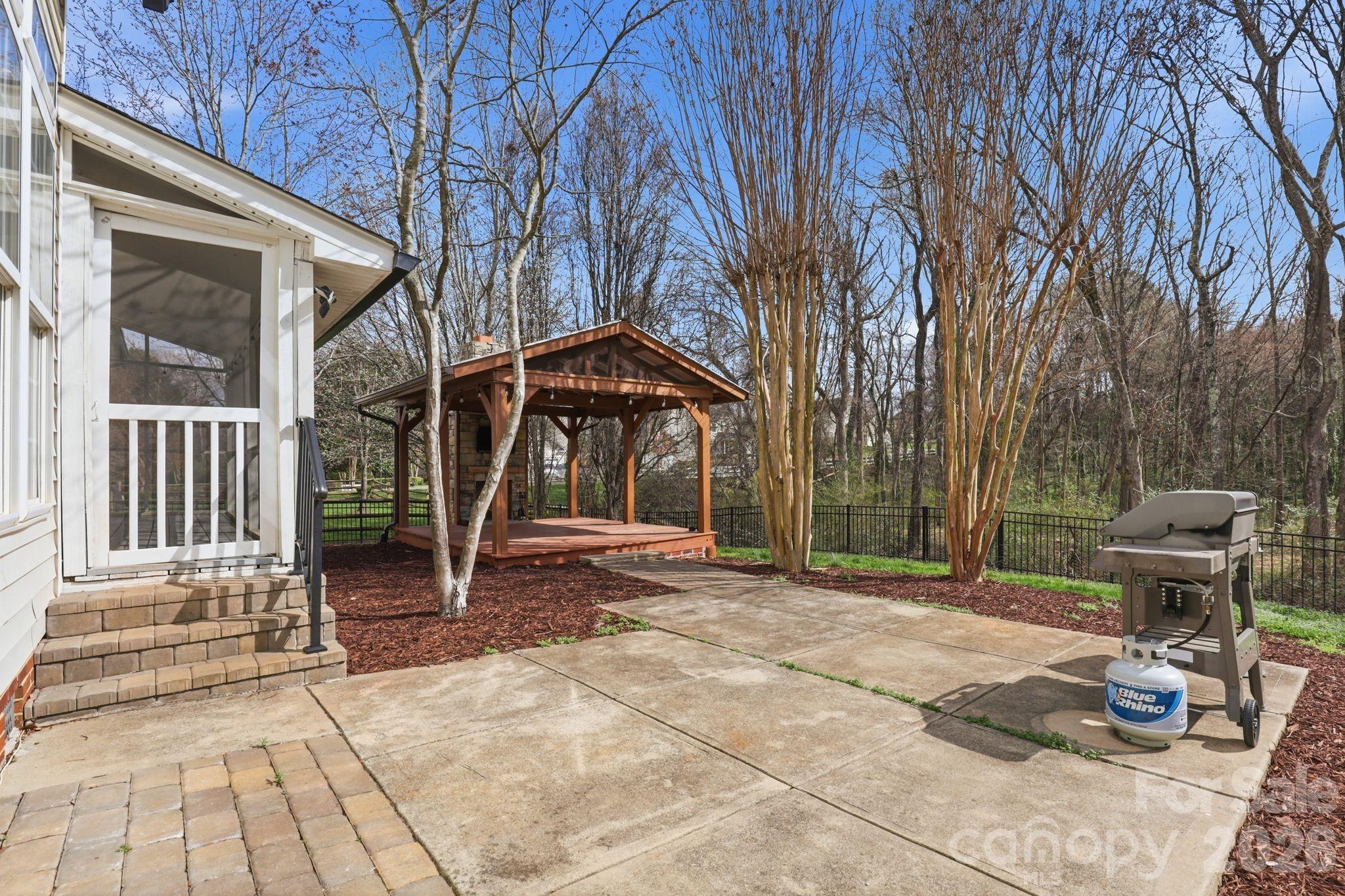 main property photo 39