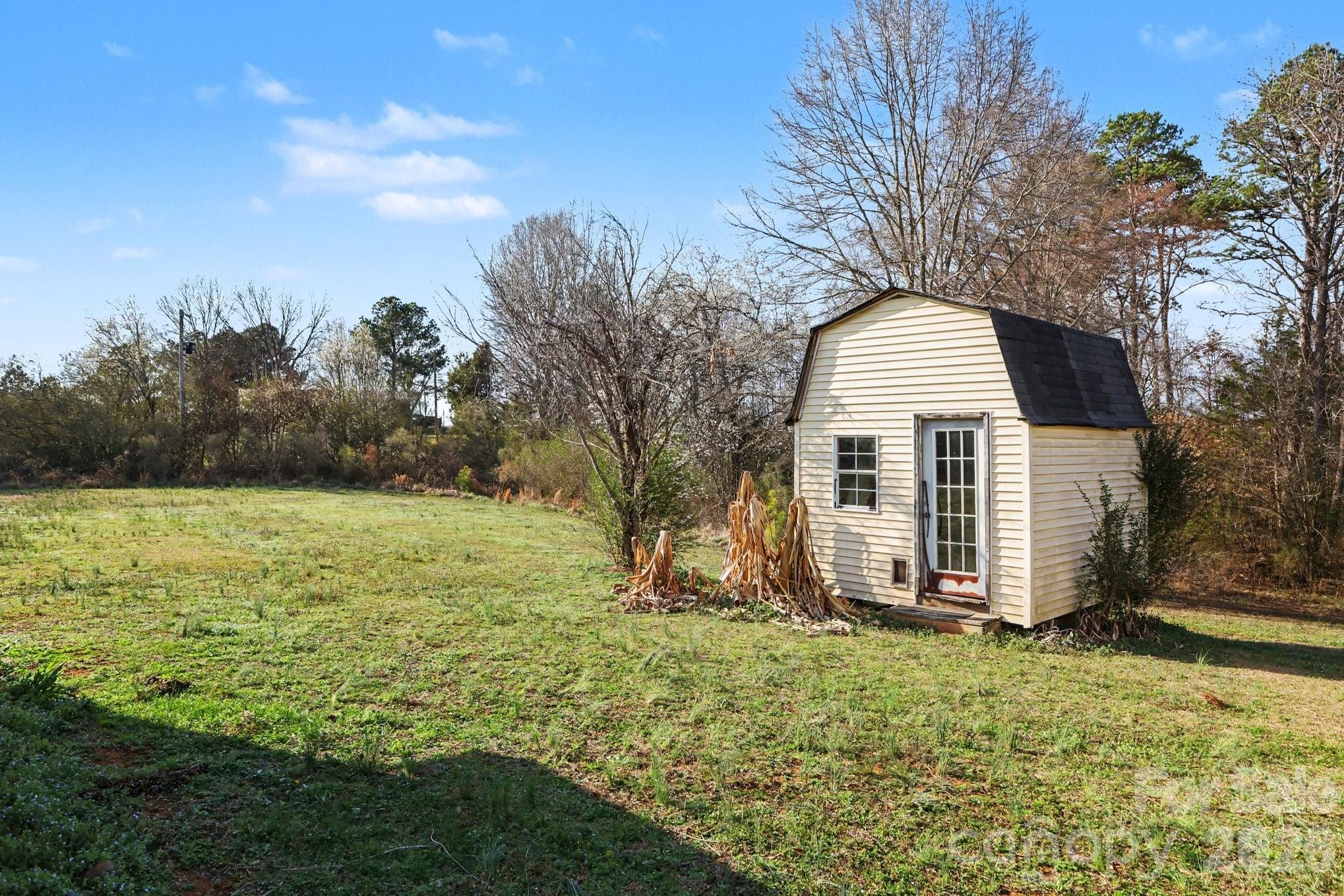 main property photo 16