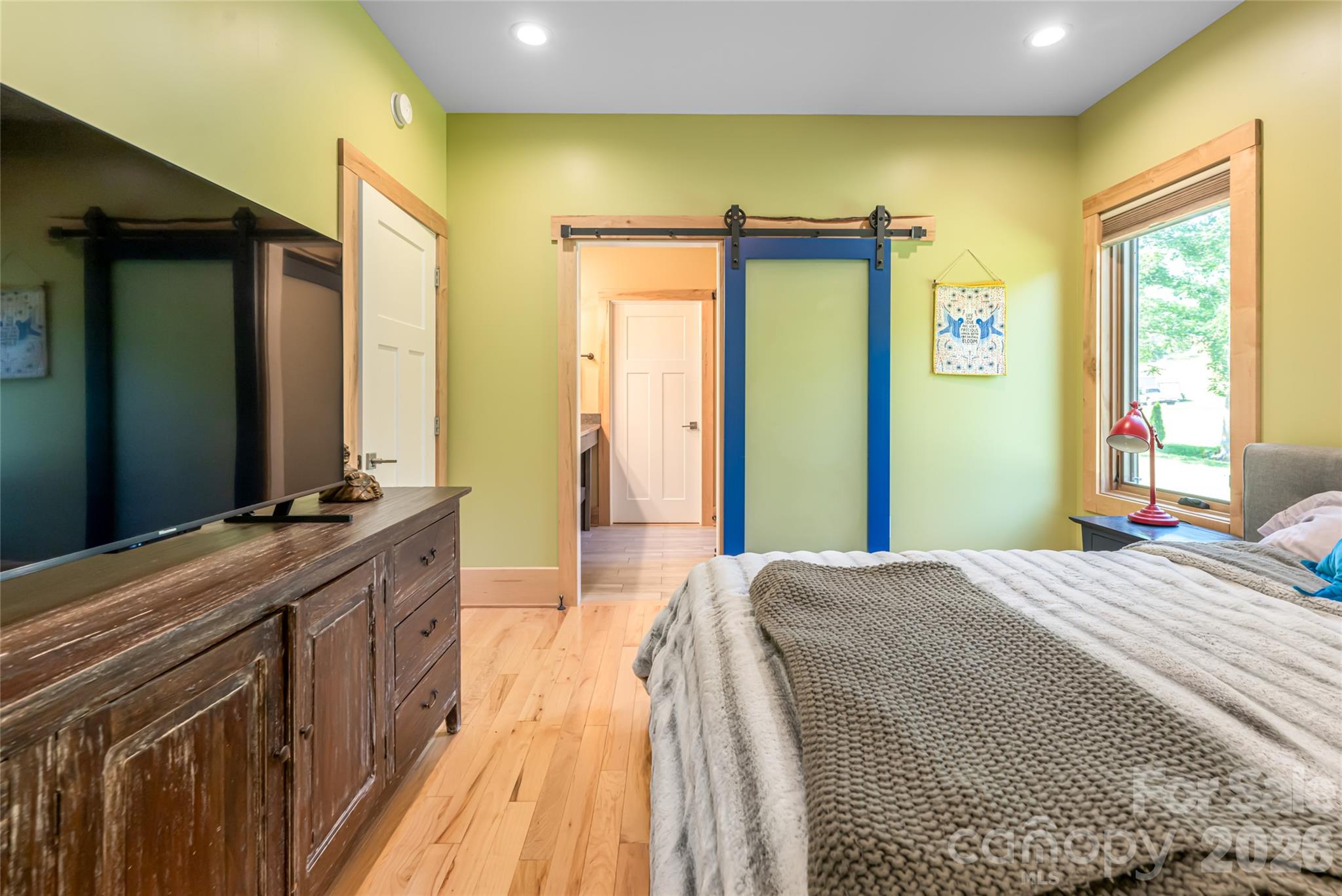 main property photo 20
