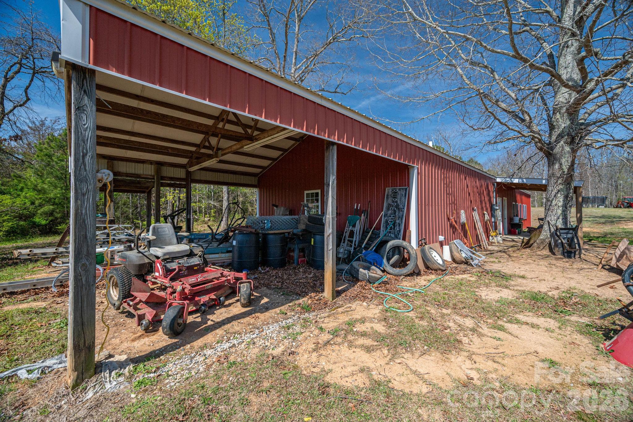 main property photo 28