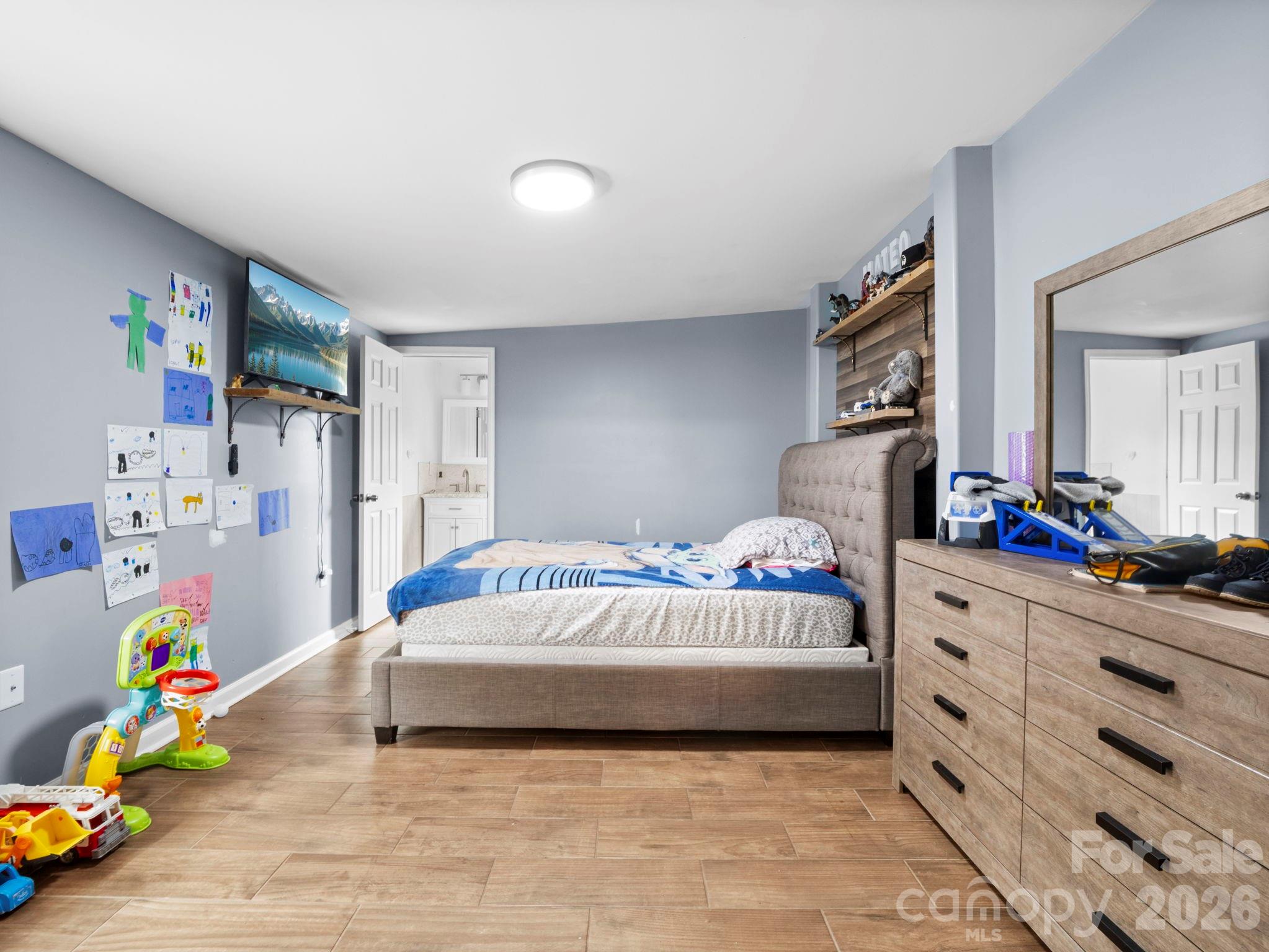 main property photo 10