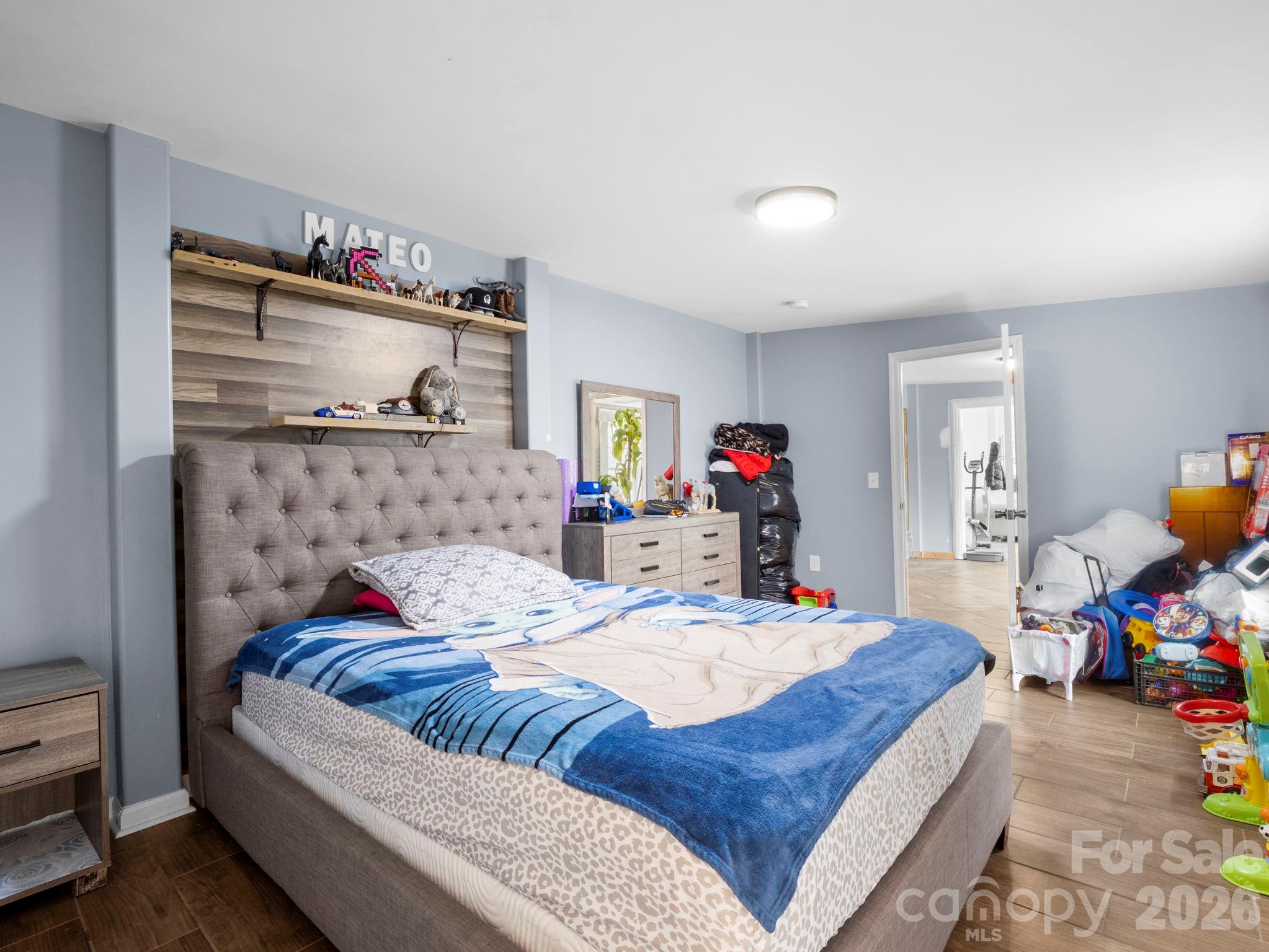 main property photo 9