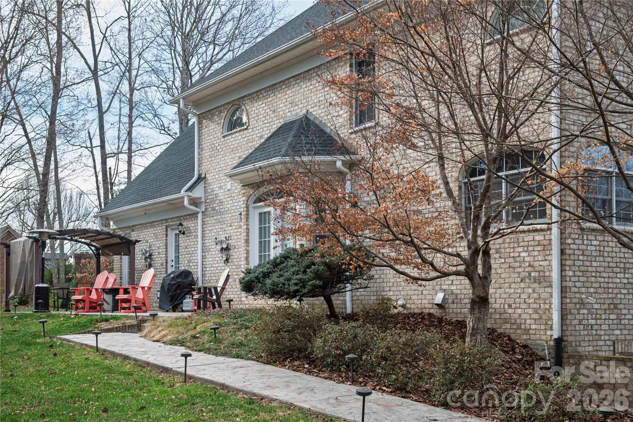 main property photo 40
