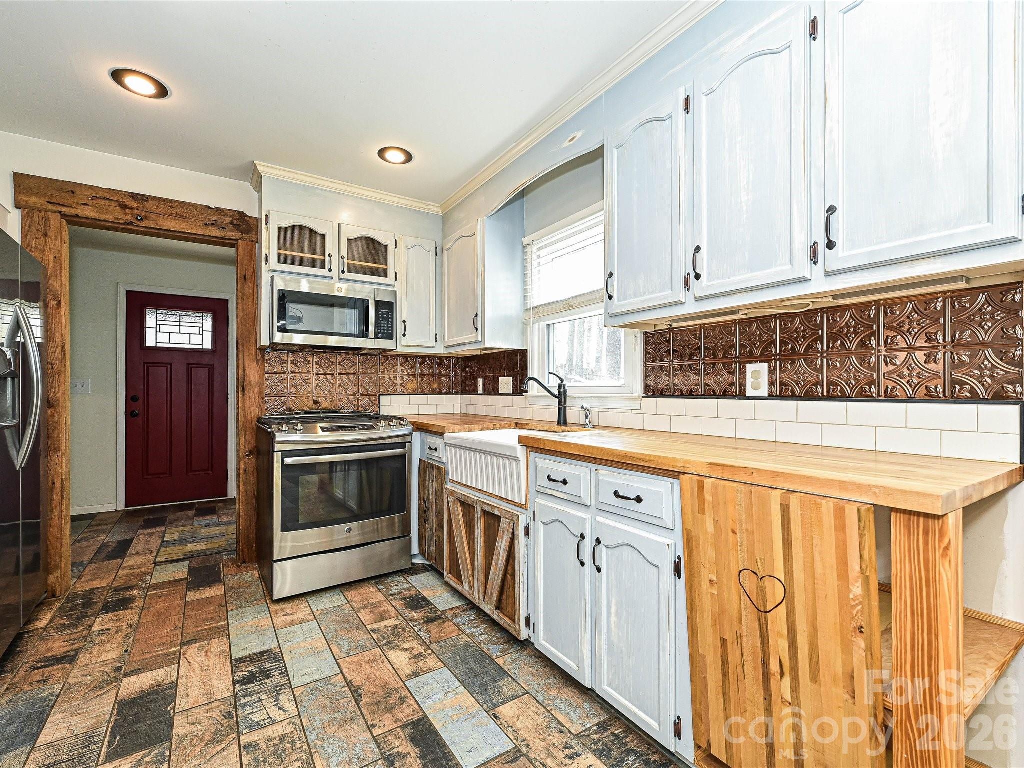 main property photo 13