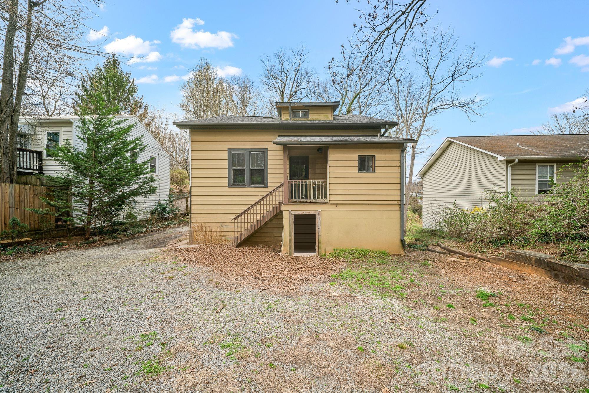 main property photo 30