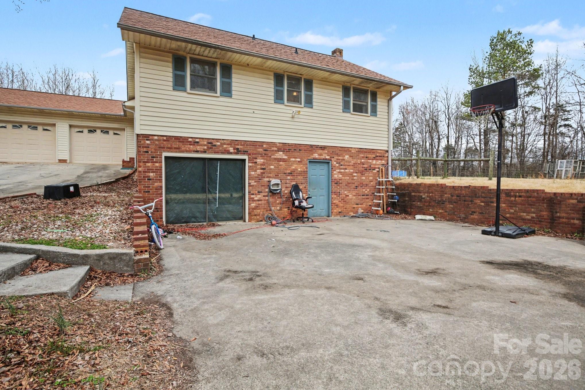 main property photo 13