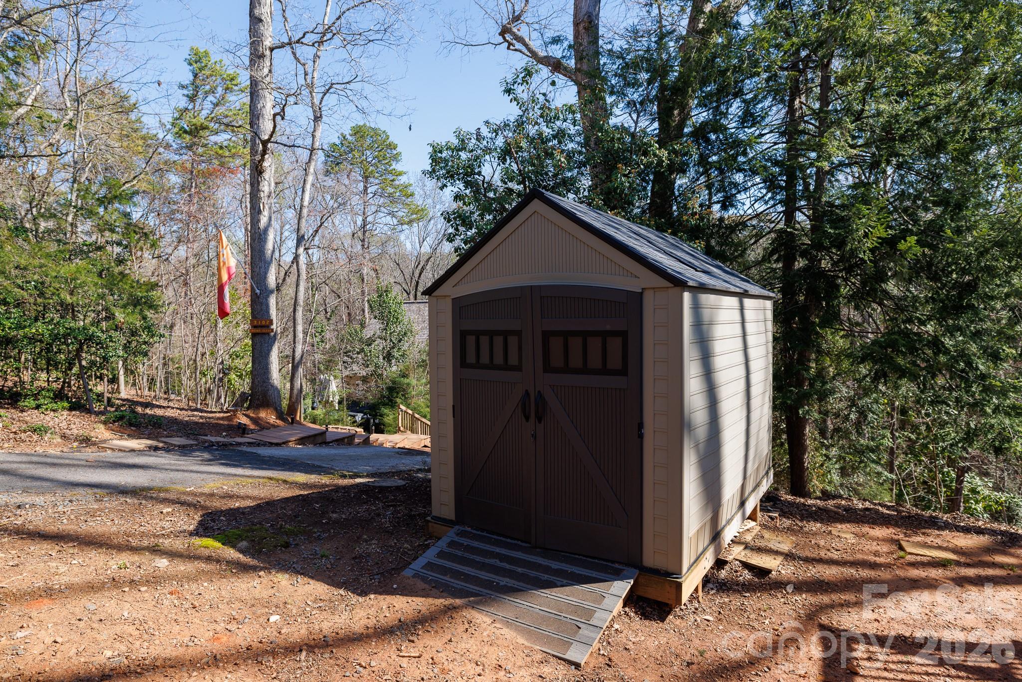 main property photo 32
