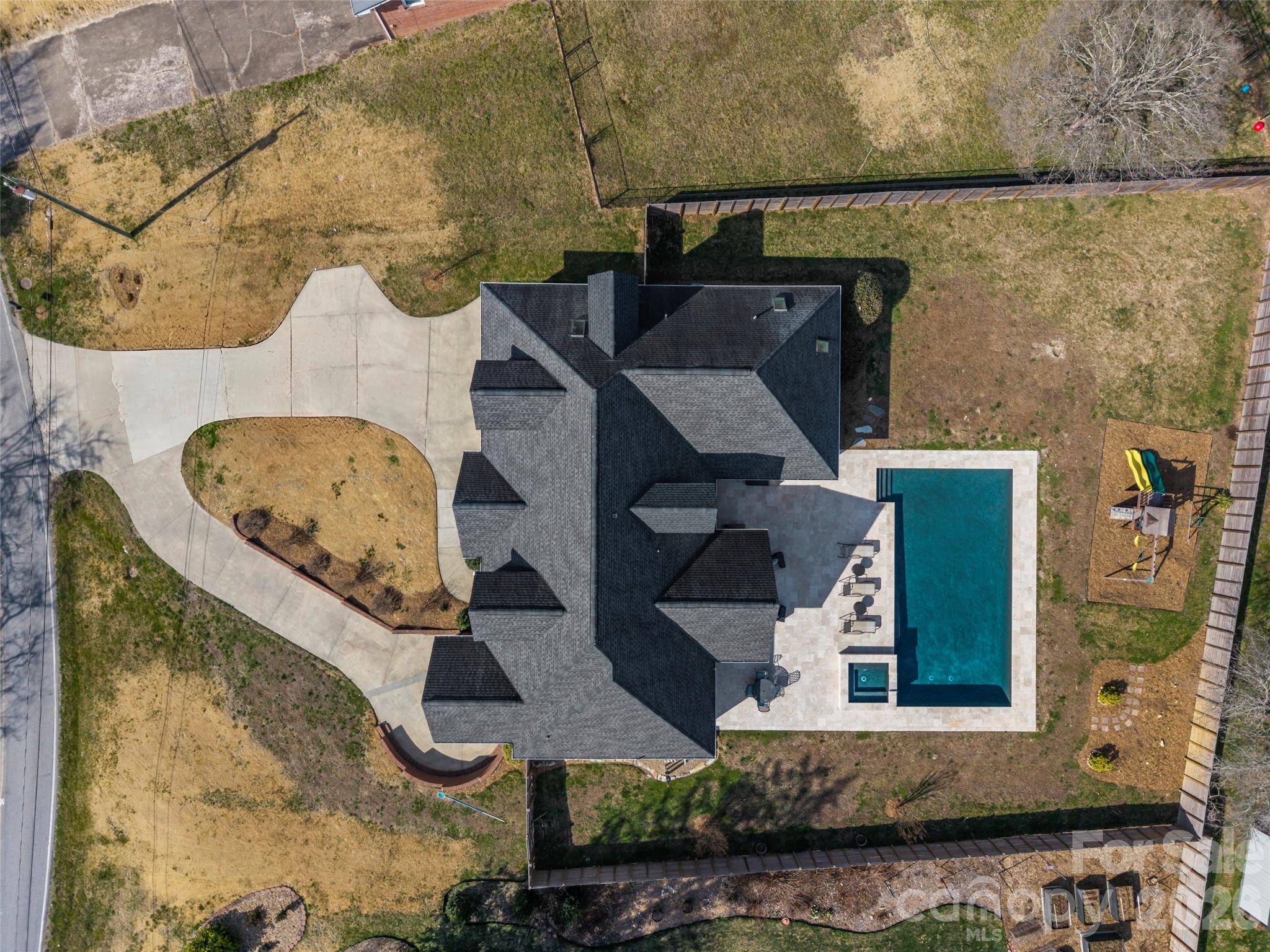 main property photo 2