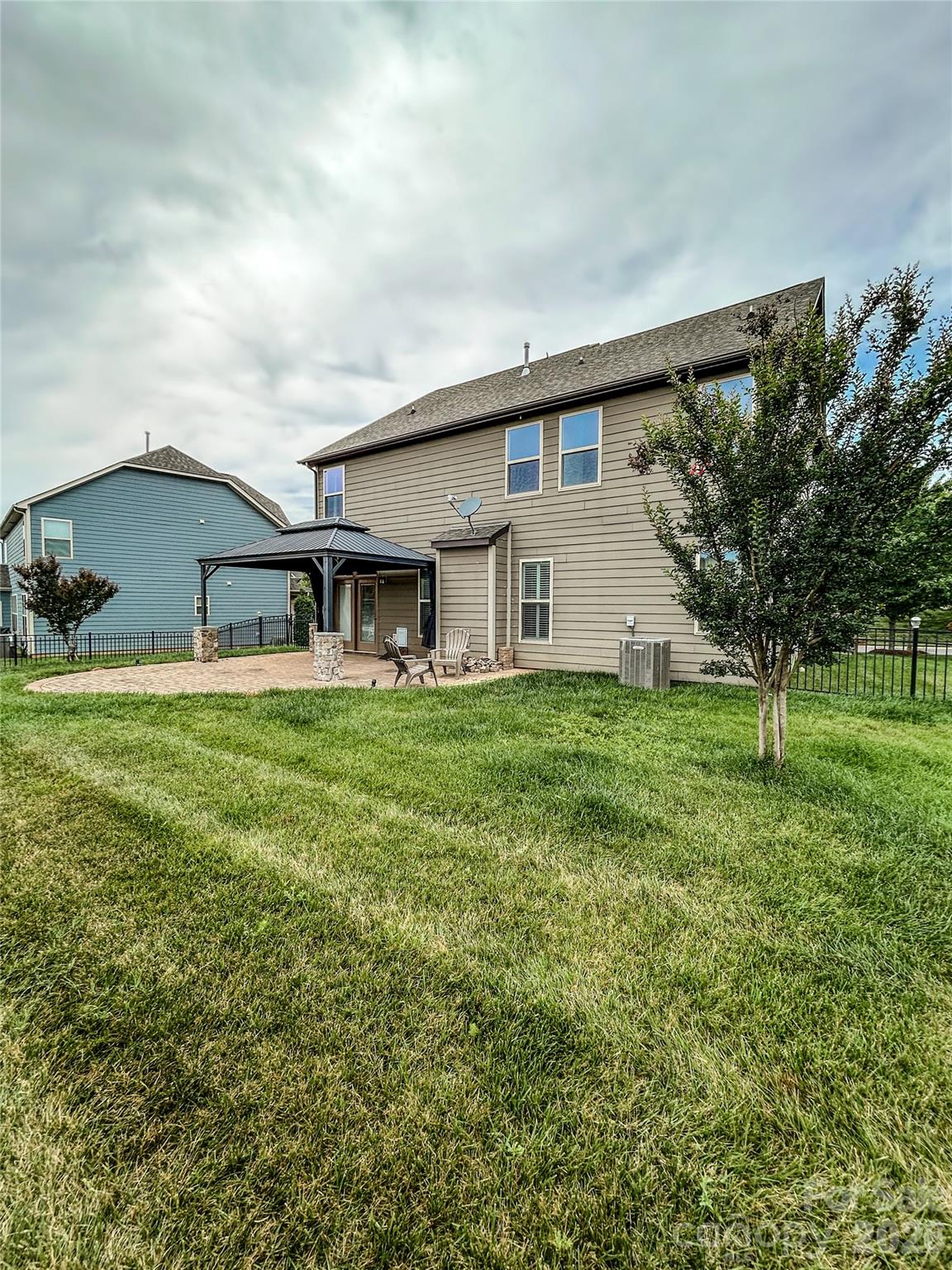 main property photo 41