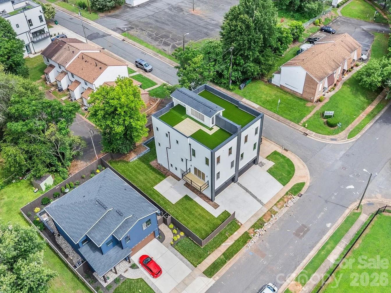 main property photo 30