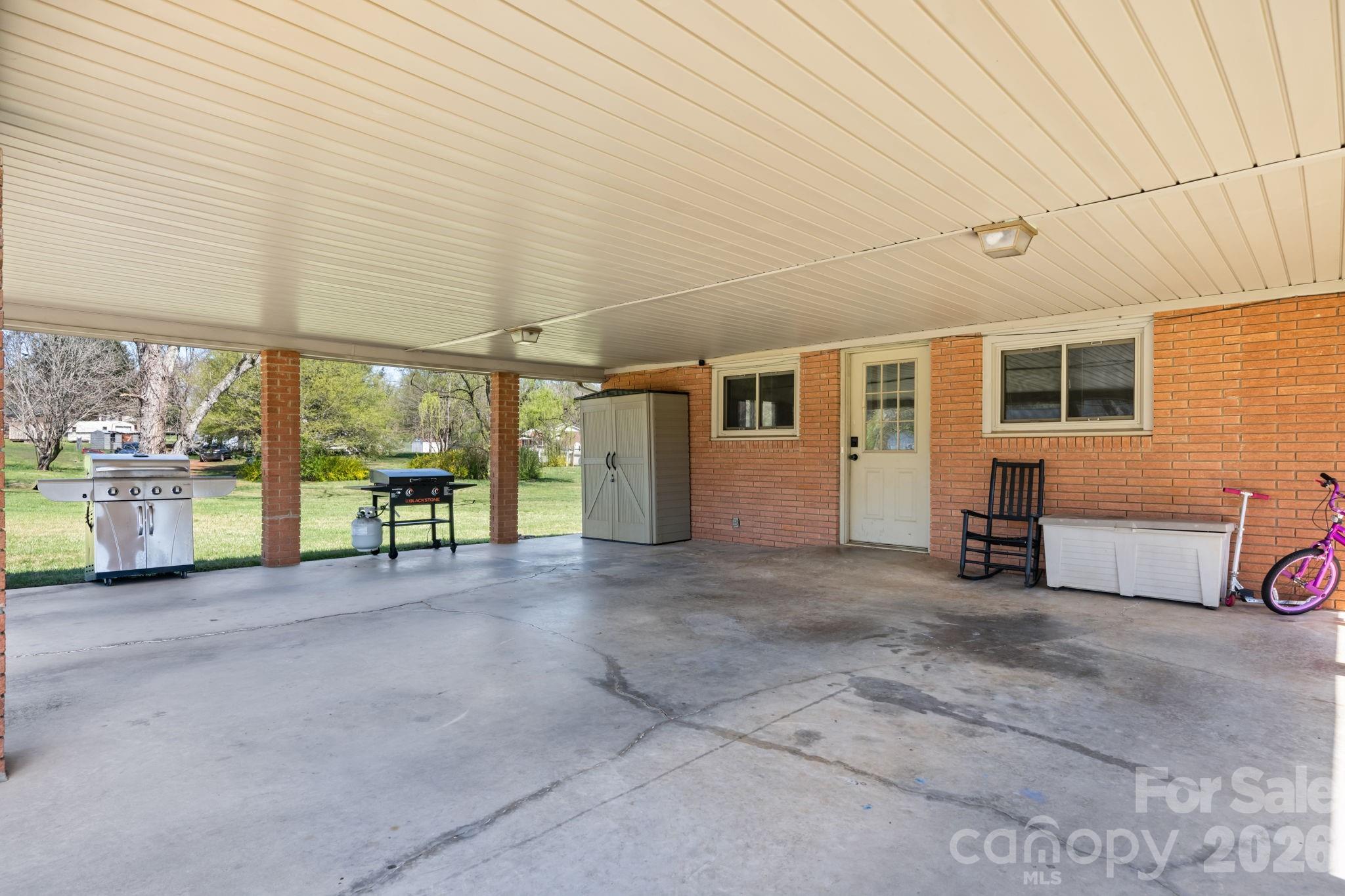 main property photo 33