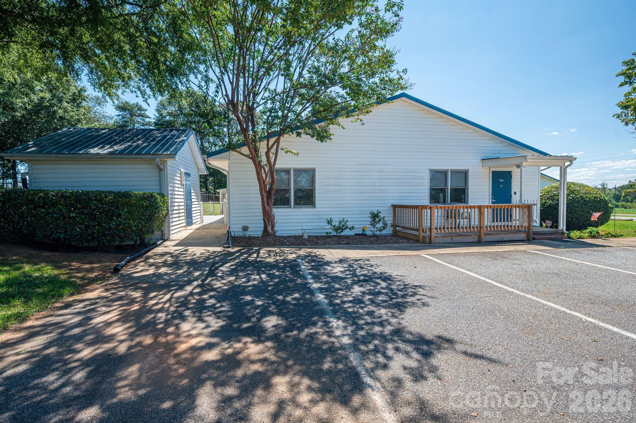 main property photo 8