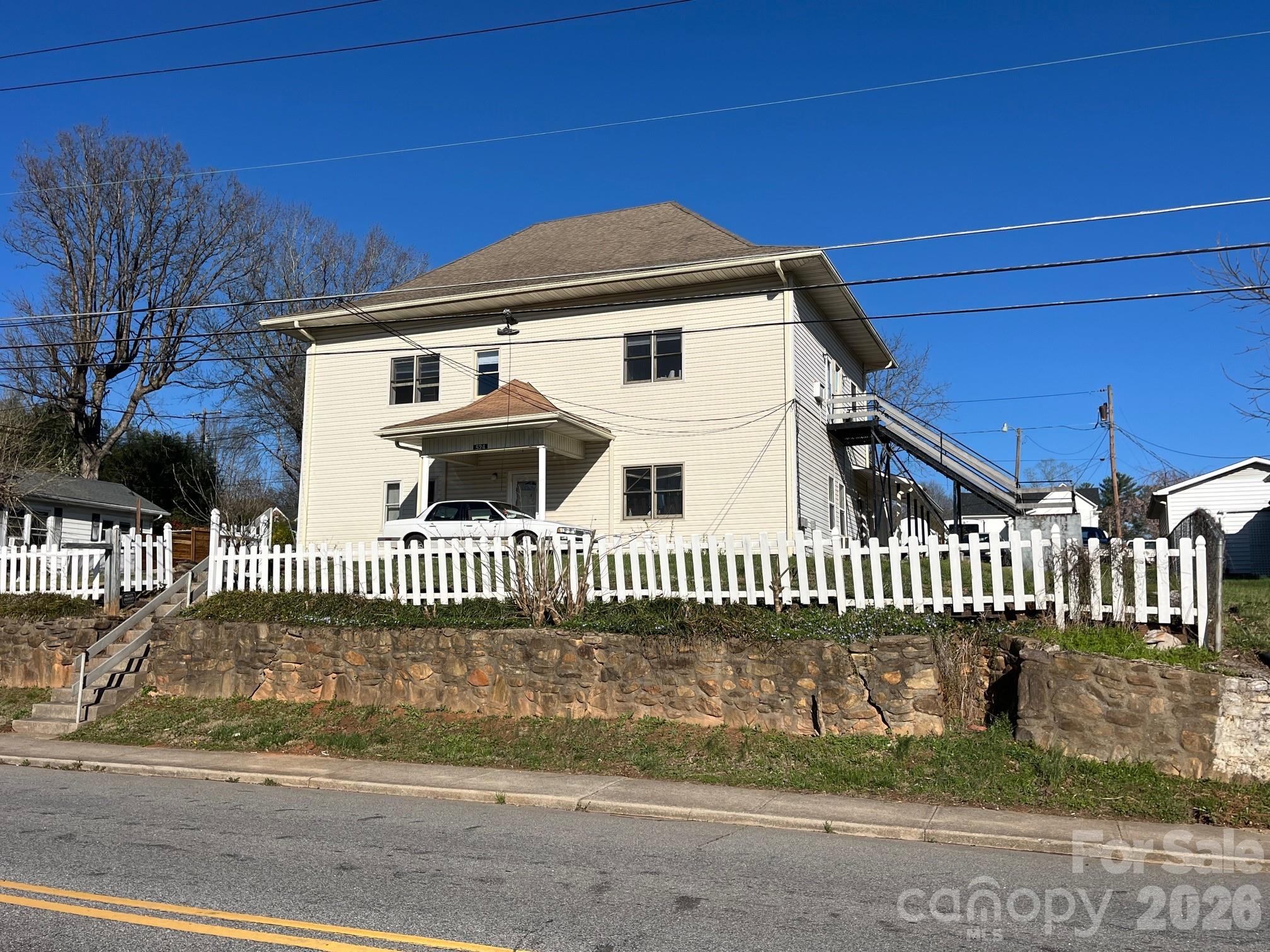main property photo 6