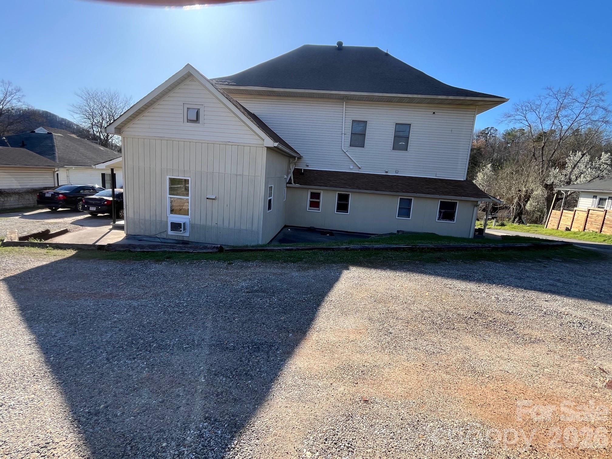 main property photo 7