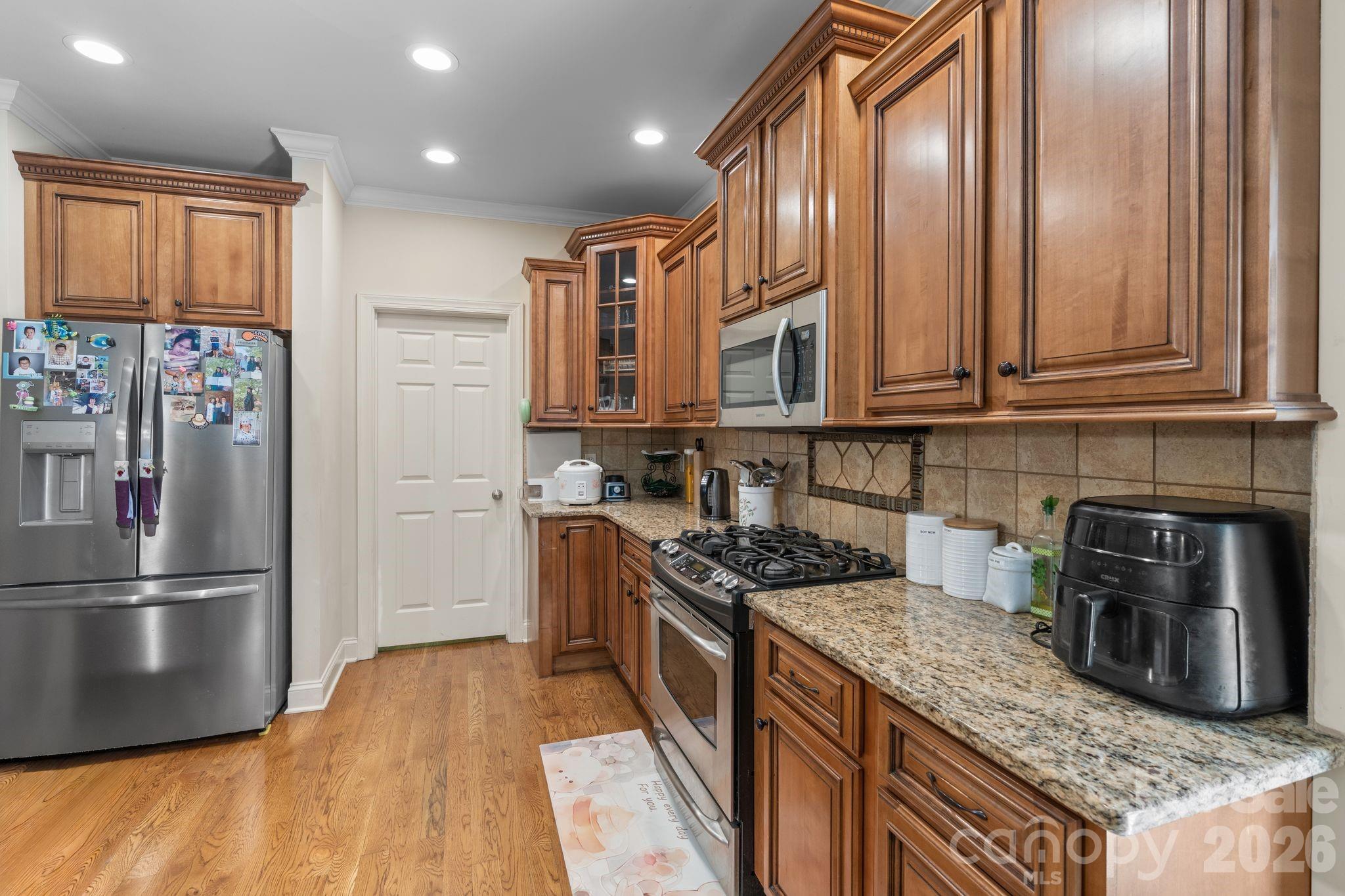 main property photo 9