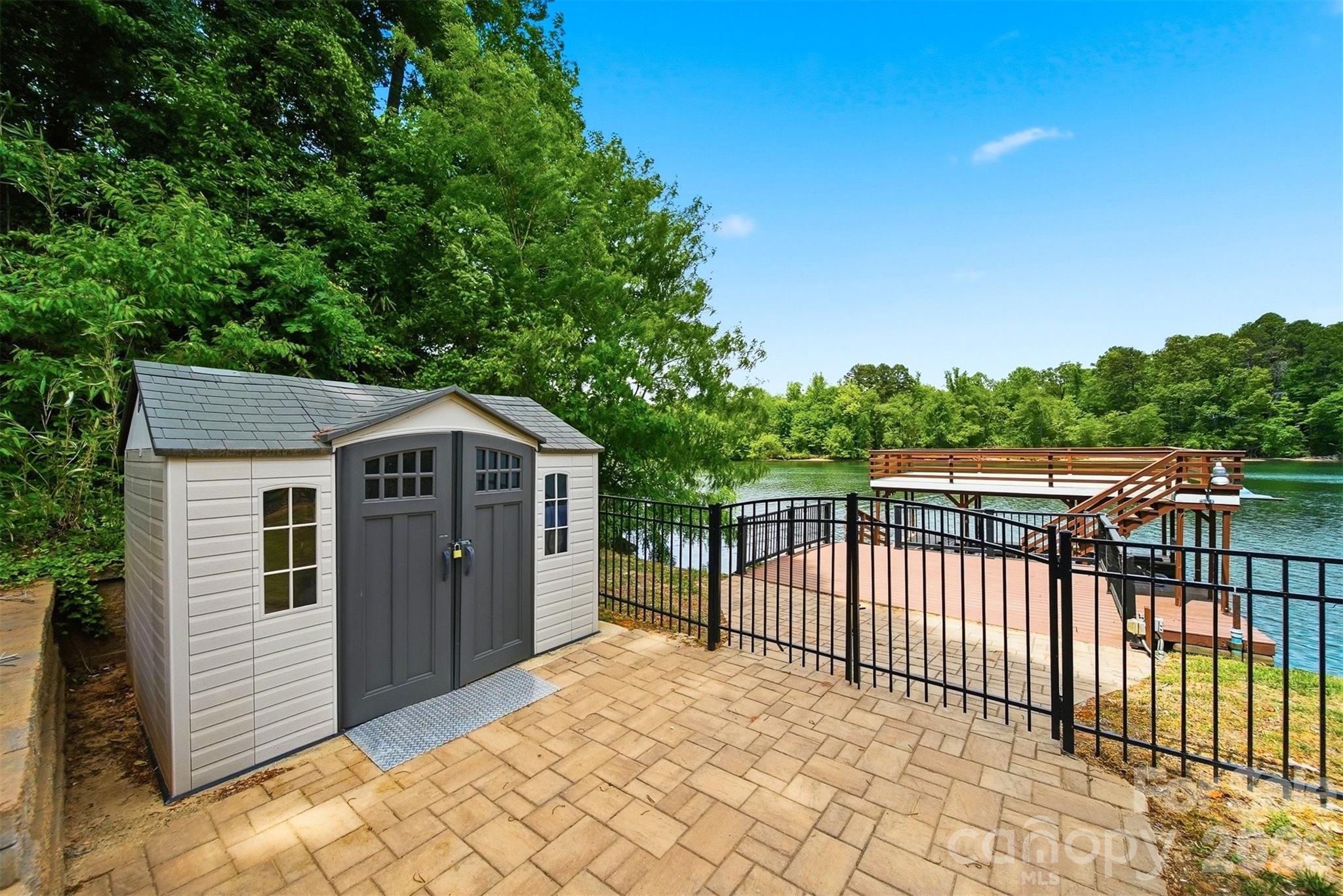 main property photo 39