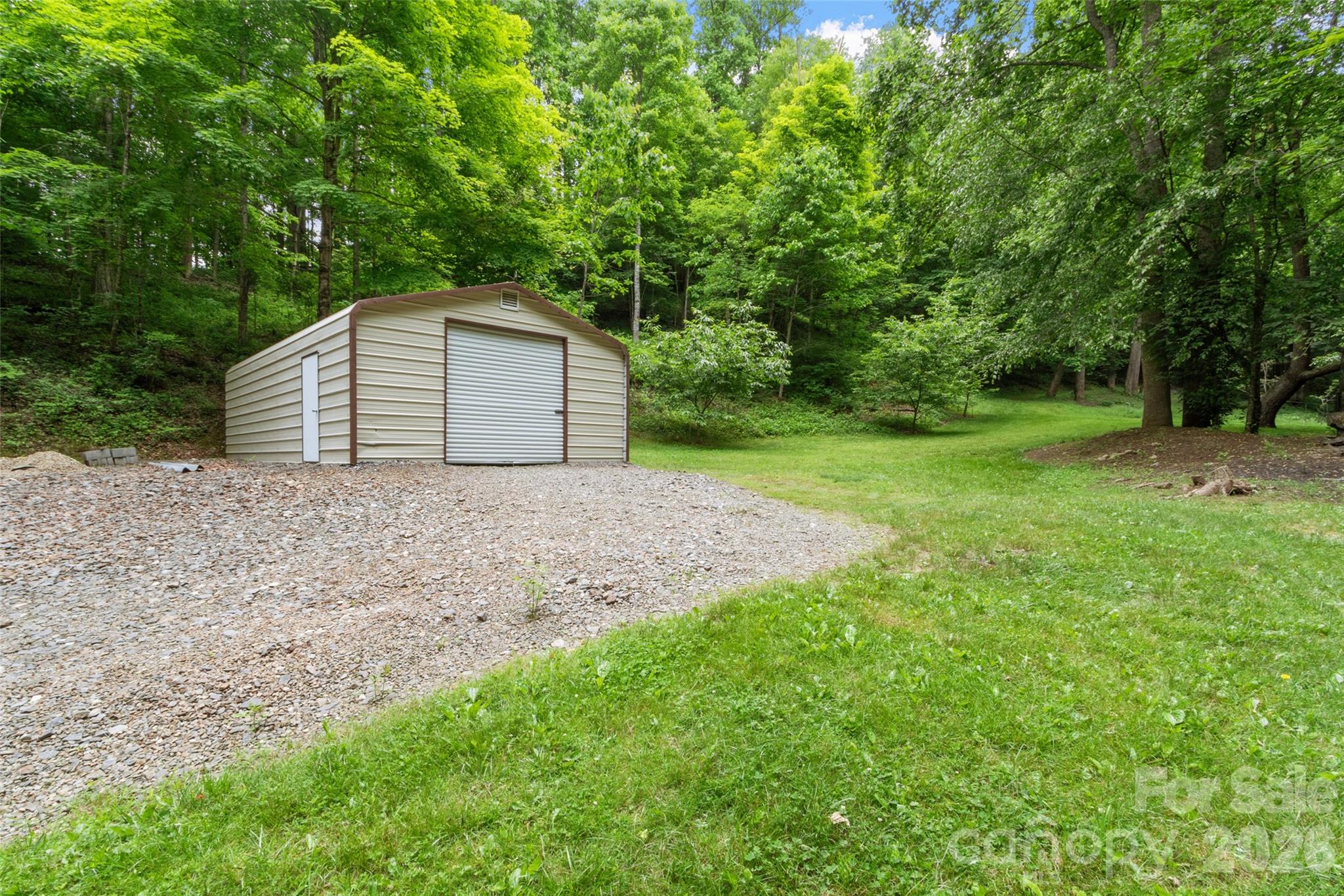 main property photo 33