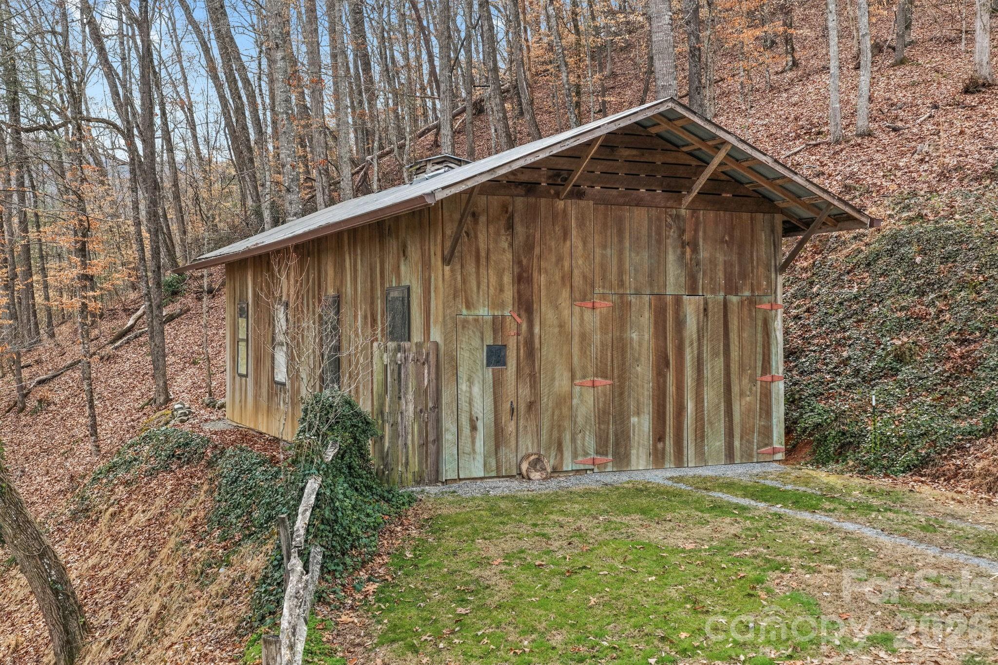 main property photo 10