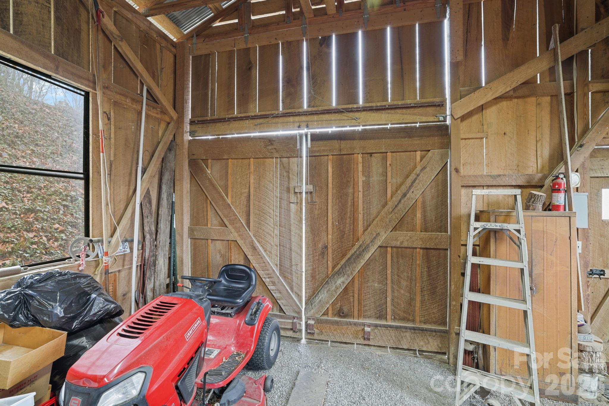 main property photo 13