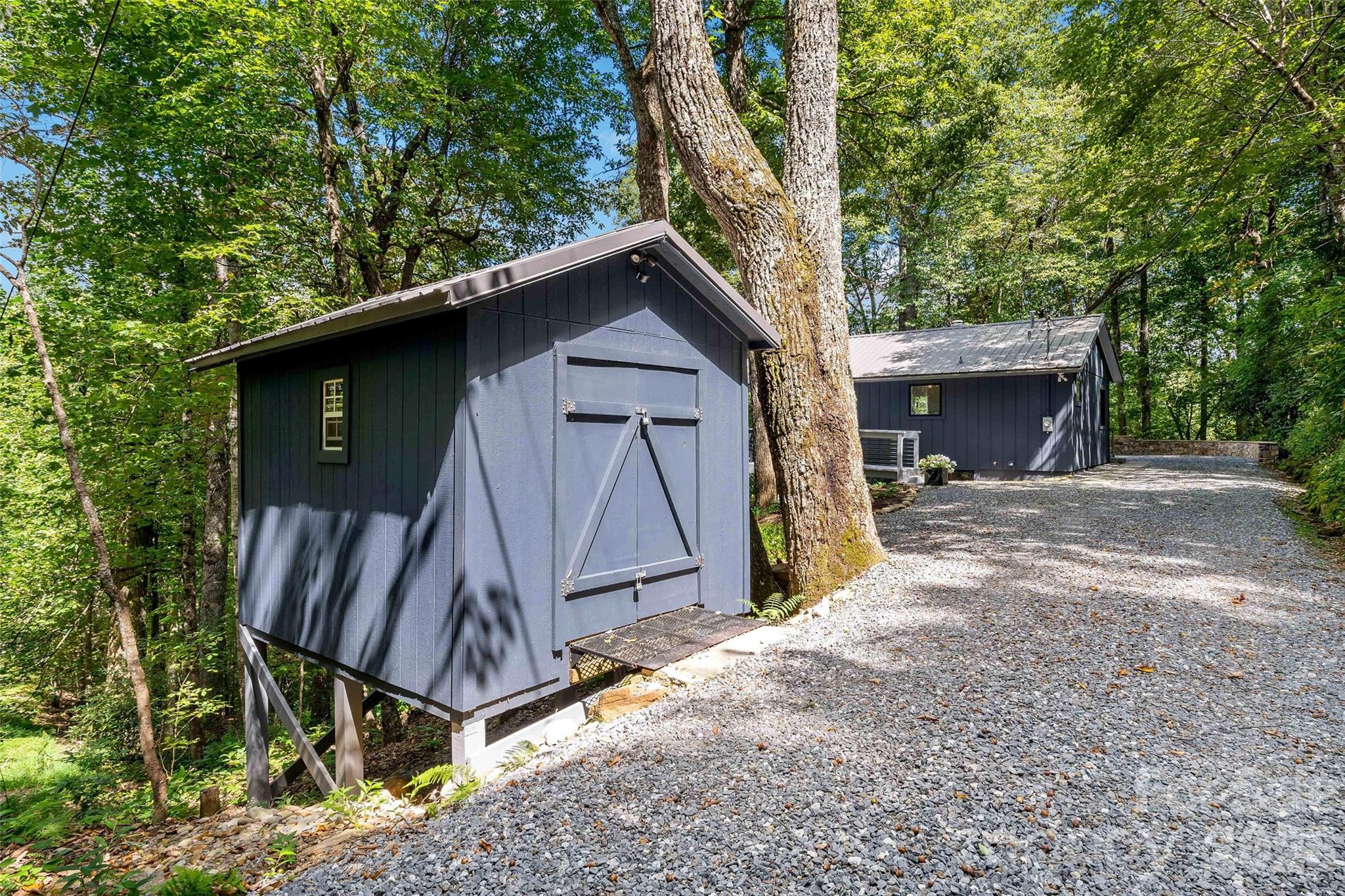 main property photo 37