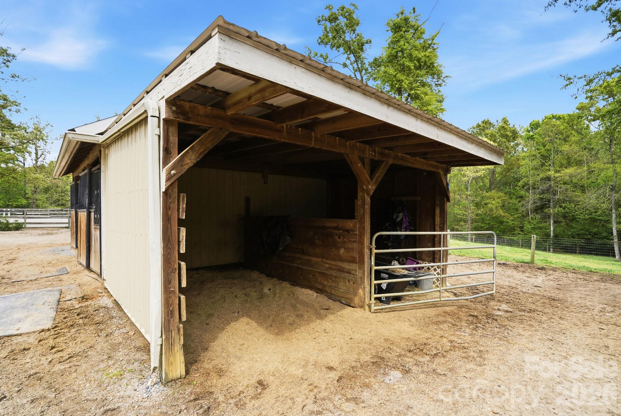 main property photo 8