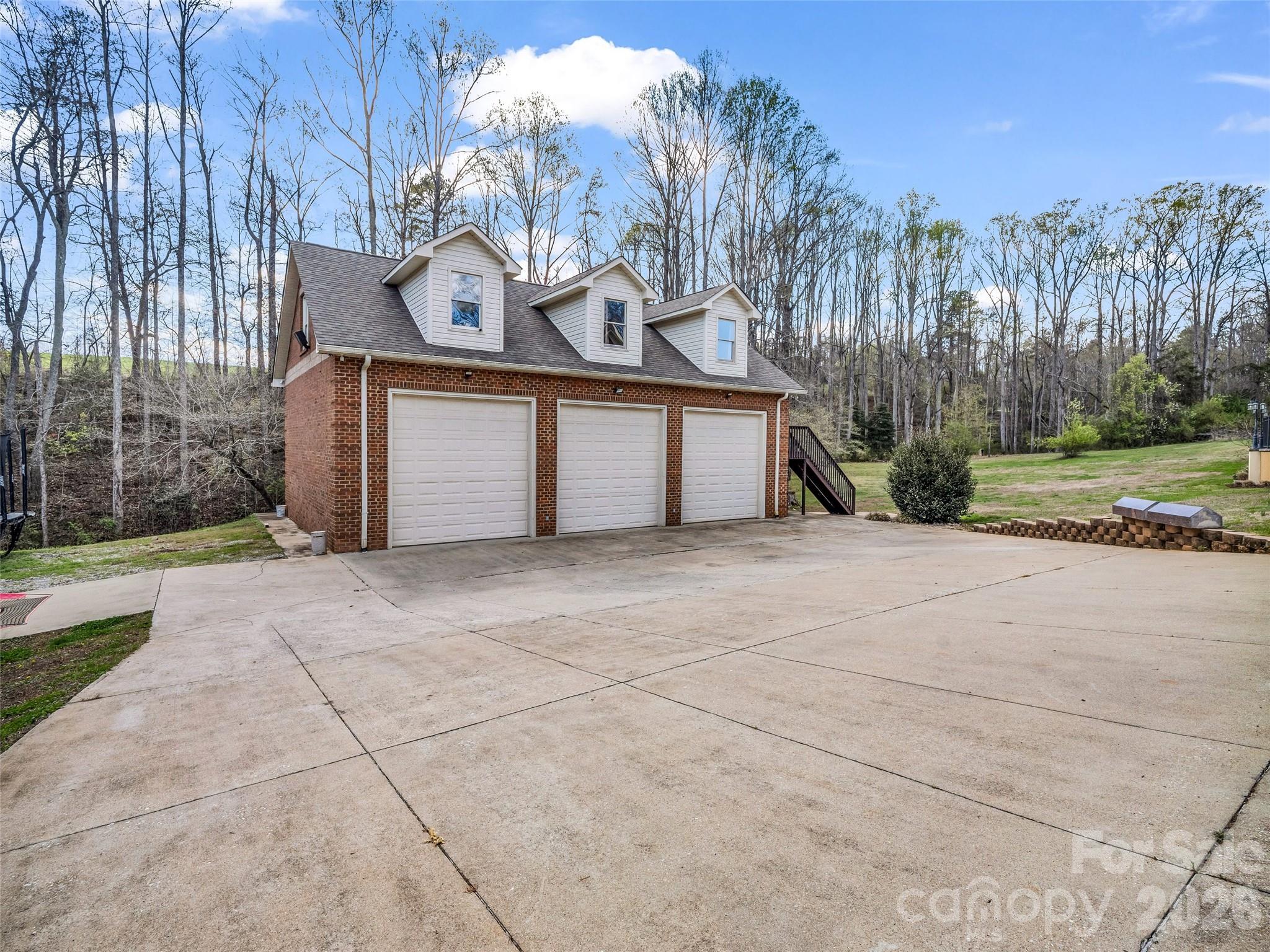 main property photo 44