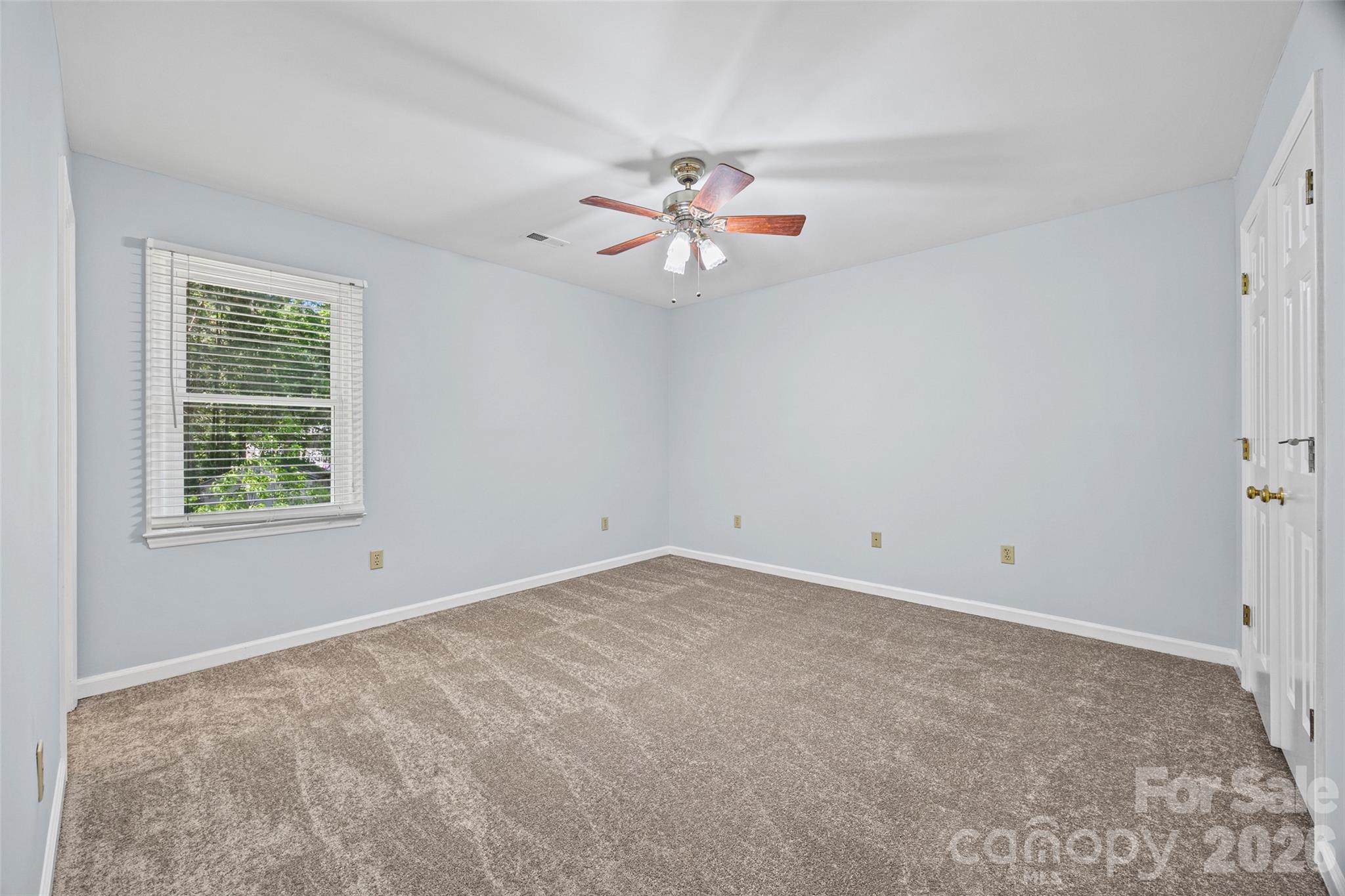 property viewer photo 23