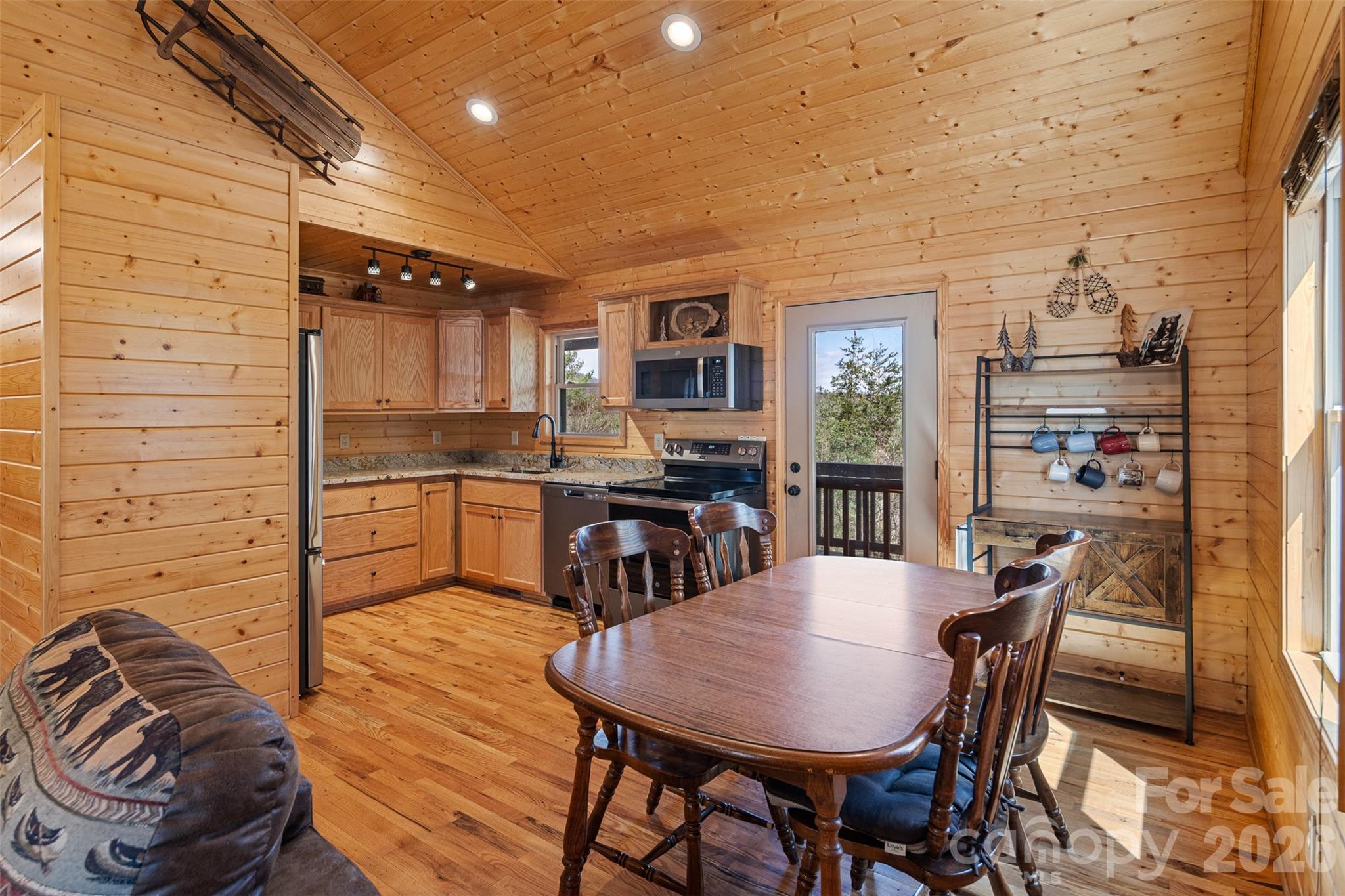 main property photo 4