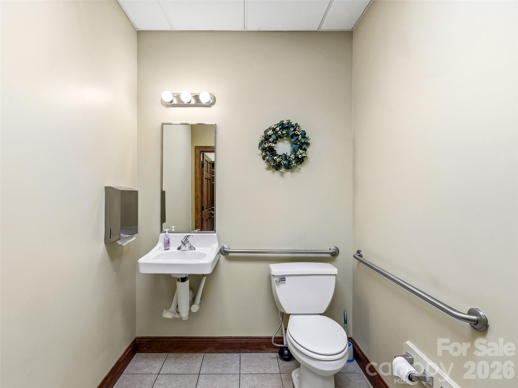 main property photo 23
