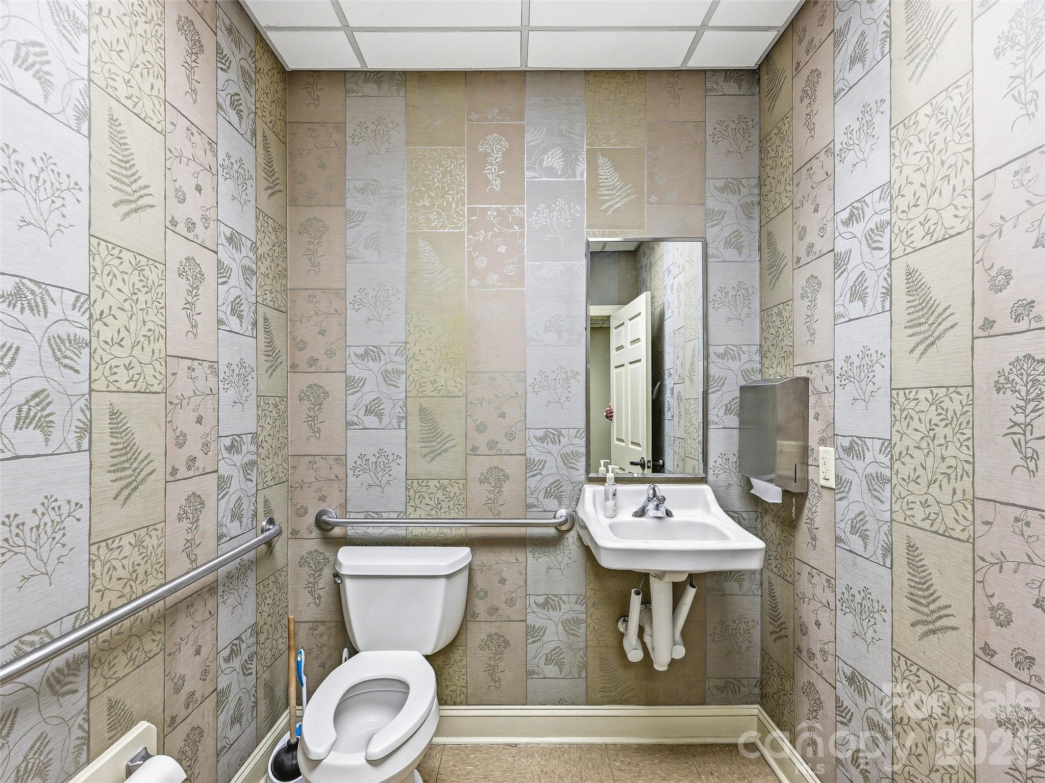 main property photo 43