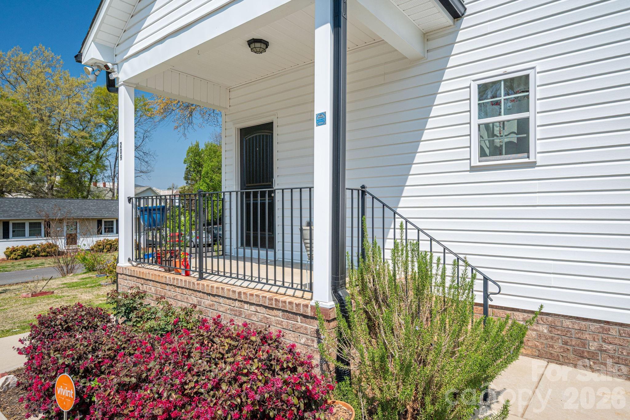 main property photo 30
