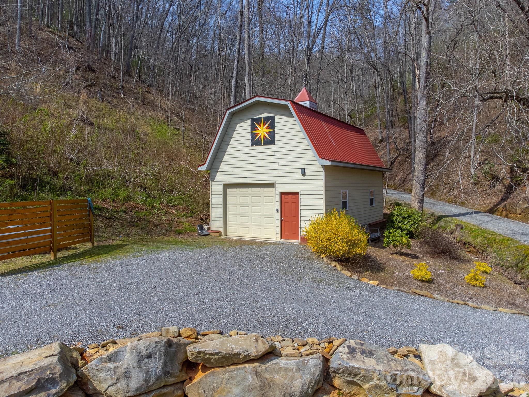 main property photo 41